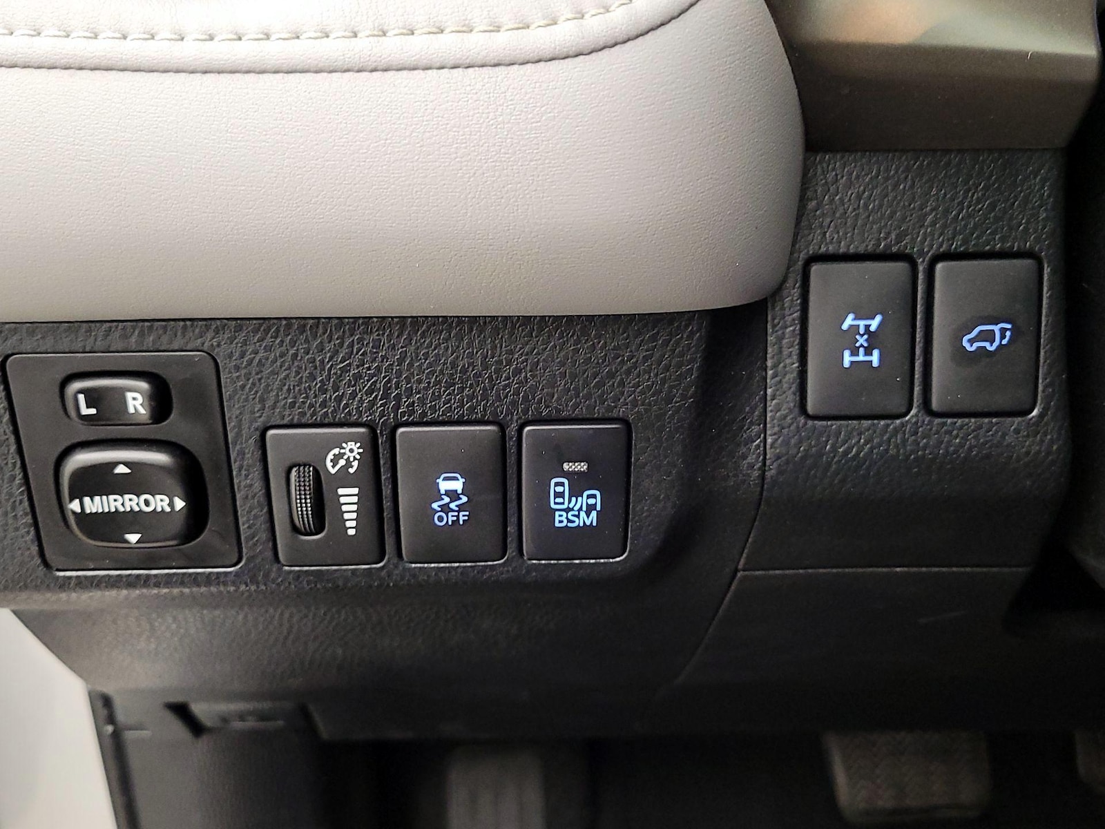 2014 Toyota RAV4 Limited - Photo 14