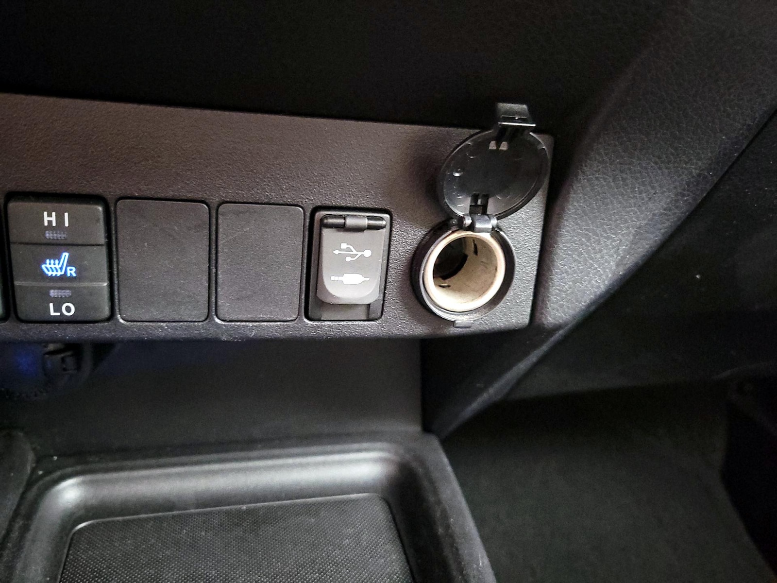 2014 Toyota RAV4 Limited - Photo 19