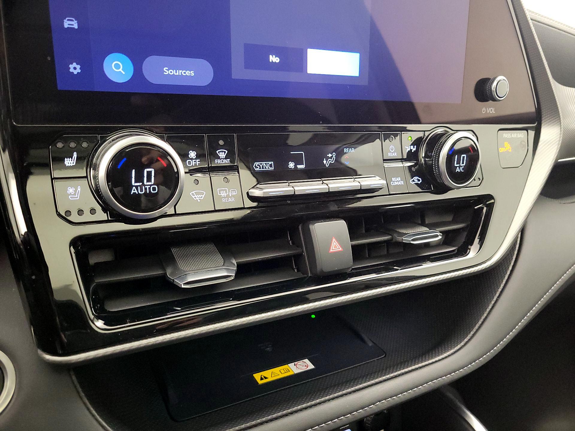 Thumbnail: 2024 Toyota Highlander - 16