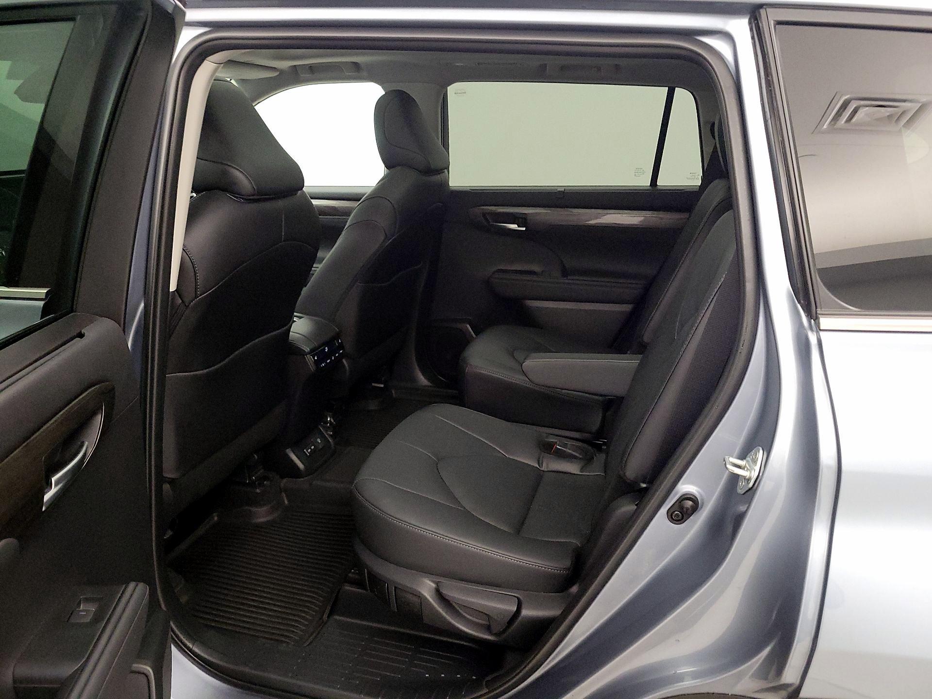Thumbnail: 2024 Toyota Highlander - 20