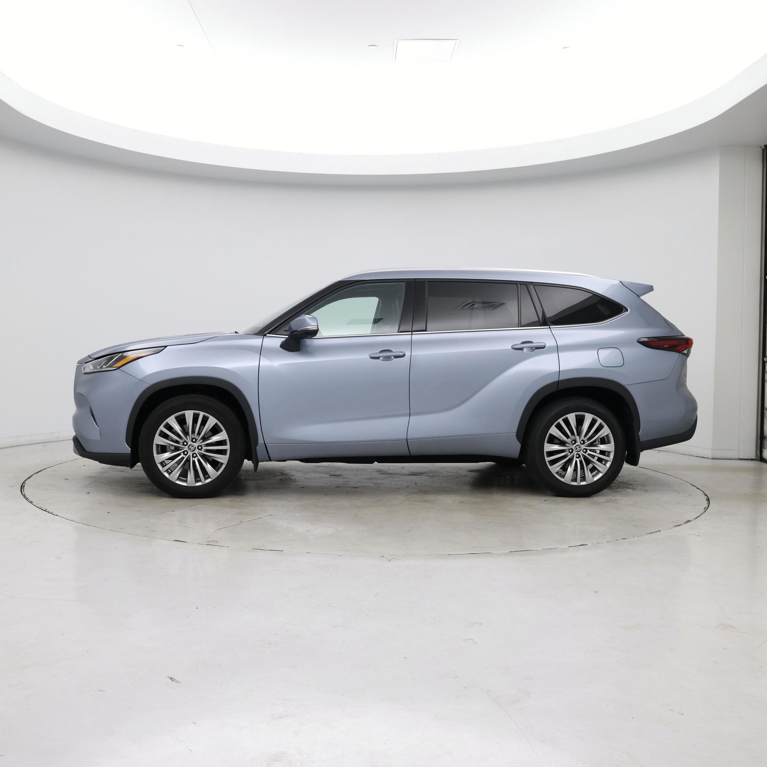 Thumbnail: 2024 Toyota Highlander - 3