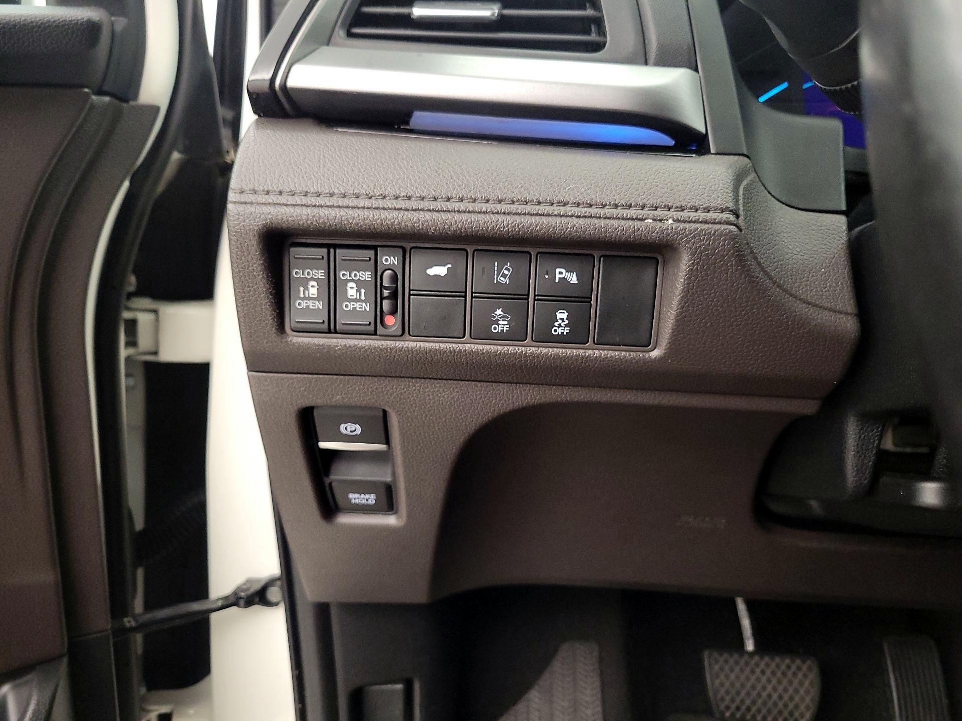 Thumbnail: 2018 Honda Odyssey - 13