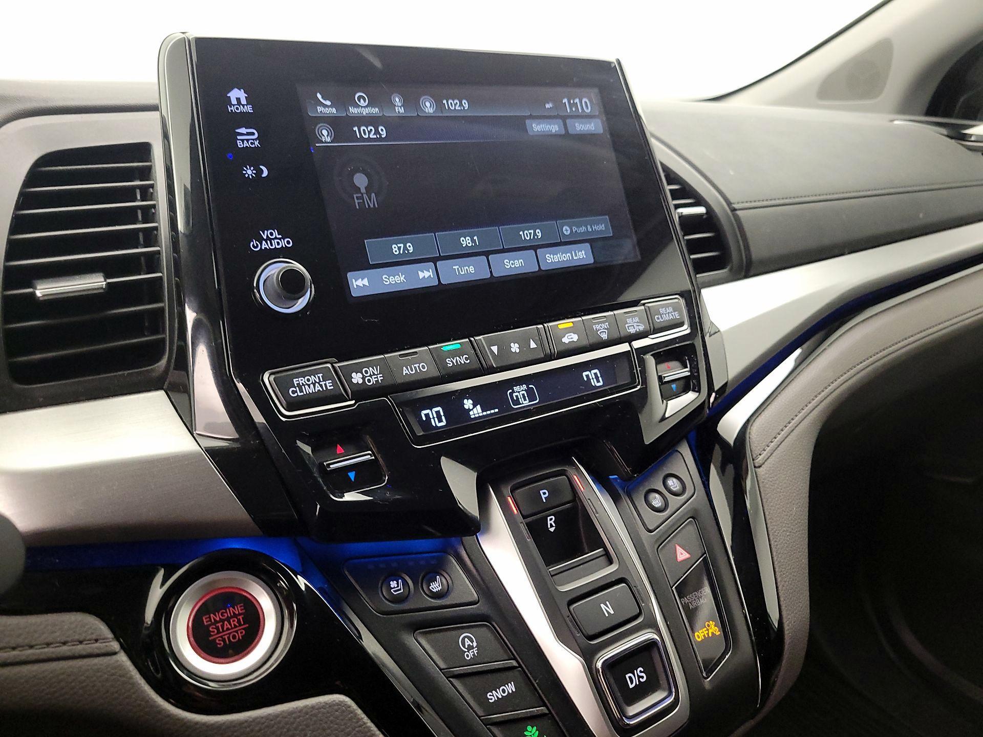 Thumbnail: 2018 Honda Odyssey - 16