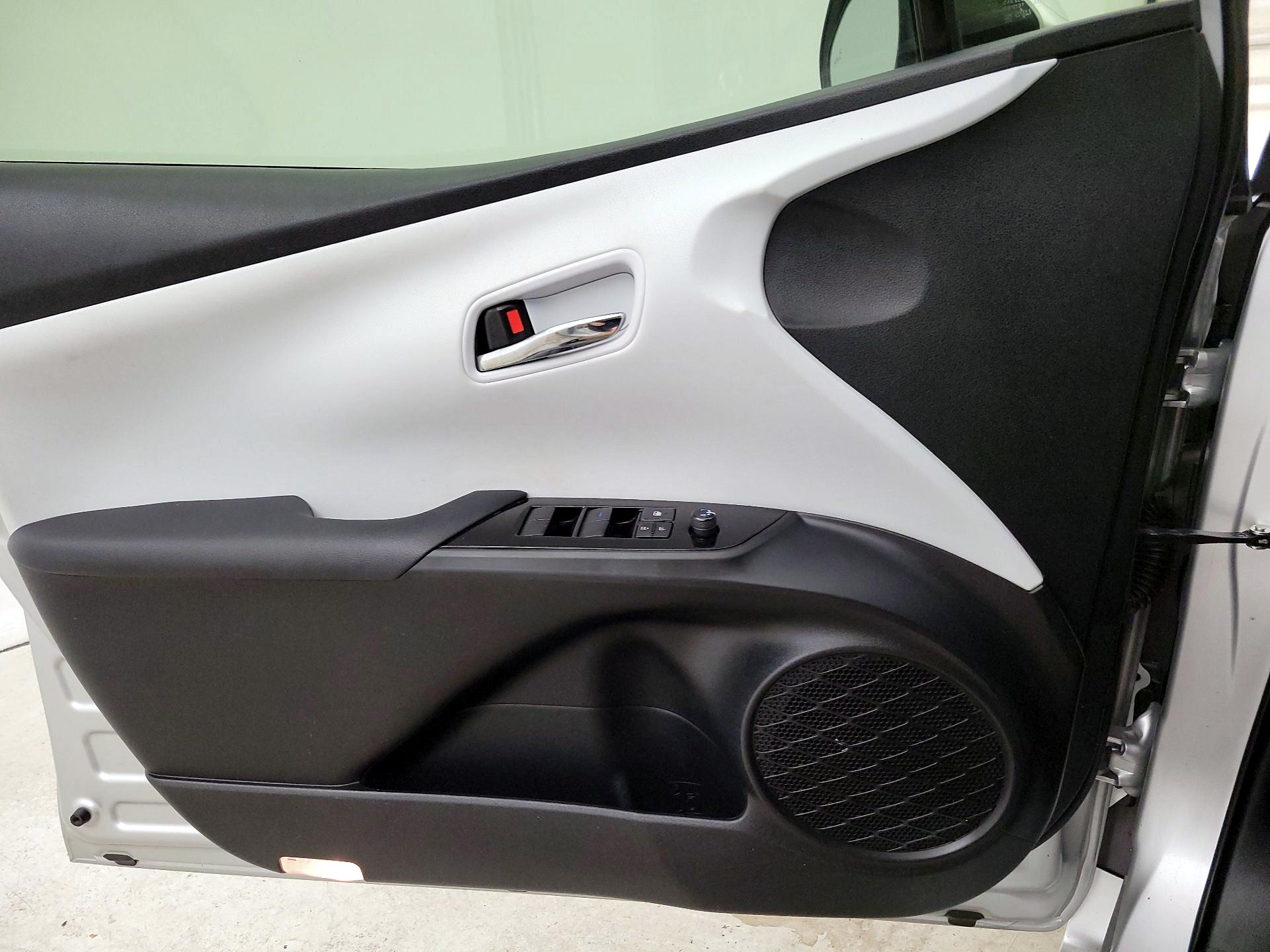 Thumbnail: 2022 Toyota Prius - 12
