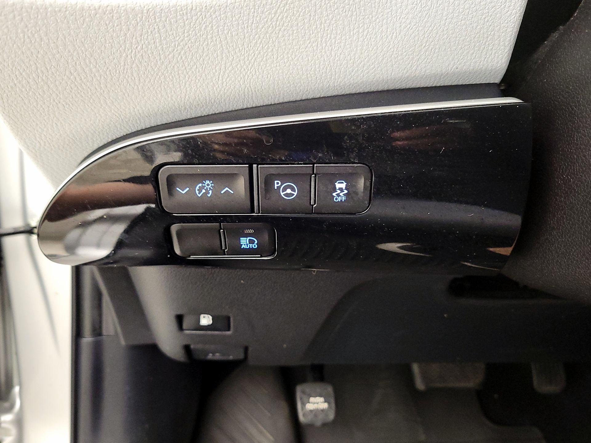 Thumbnail: 2022 Toyota Prius - 13