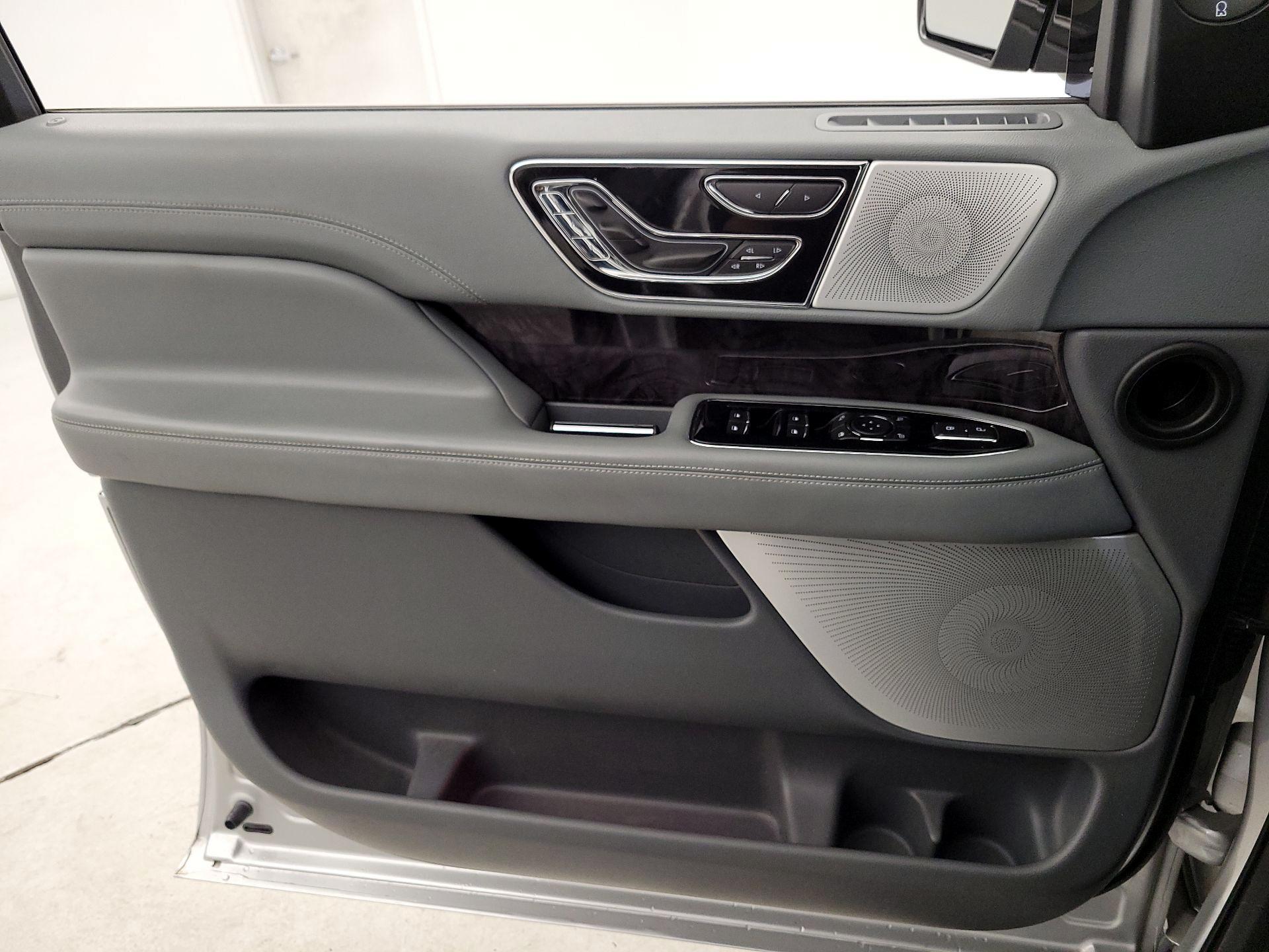 Thumbnail: 2018 Lincoln Navigator - 12