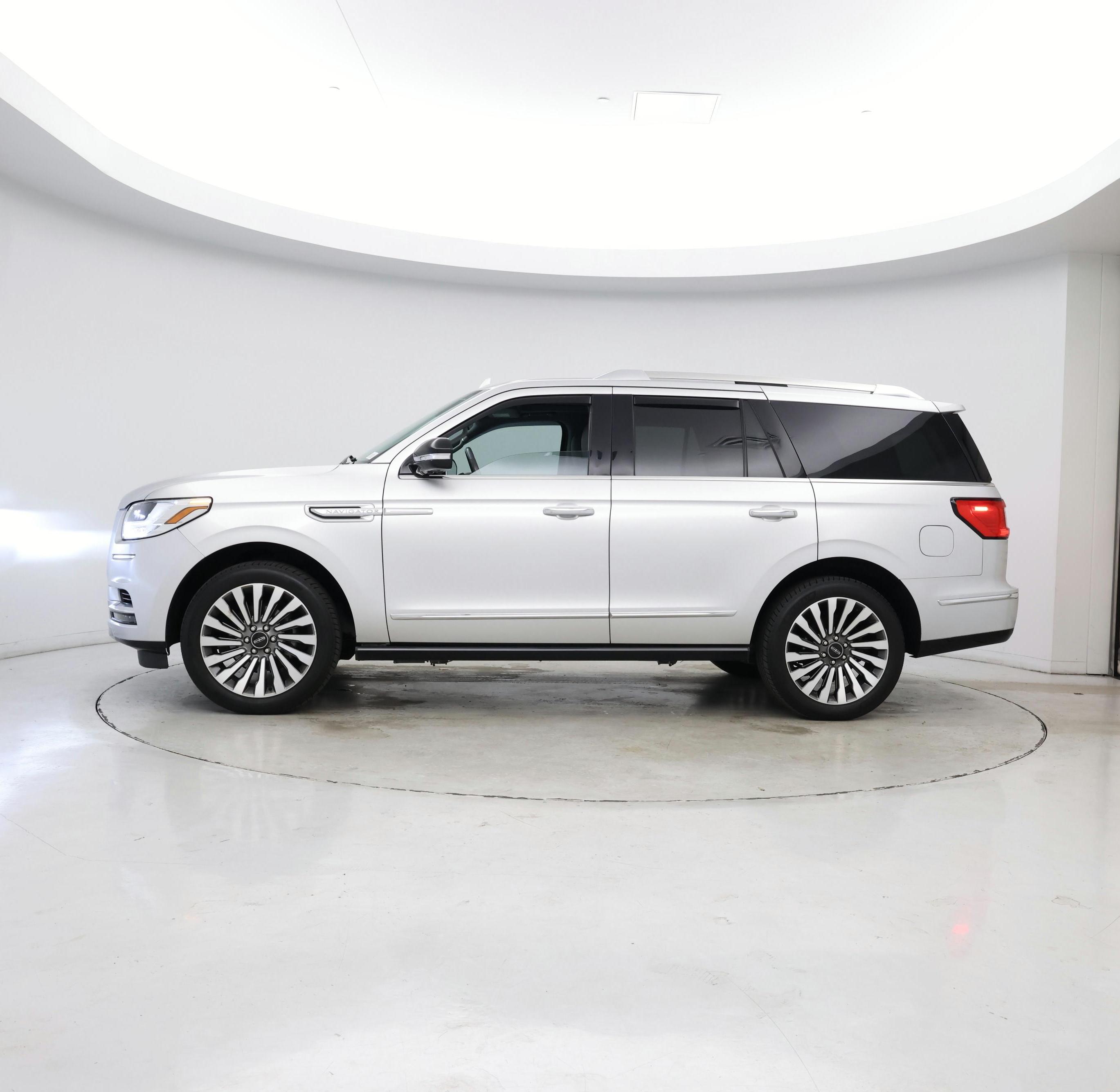 Thumbnail: 2018 Lincoln Navigator - 3