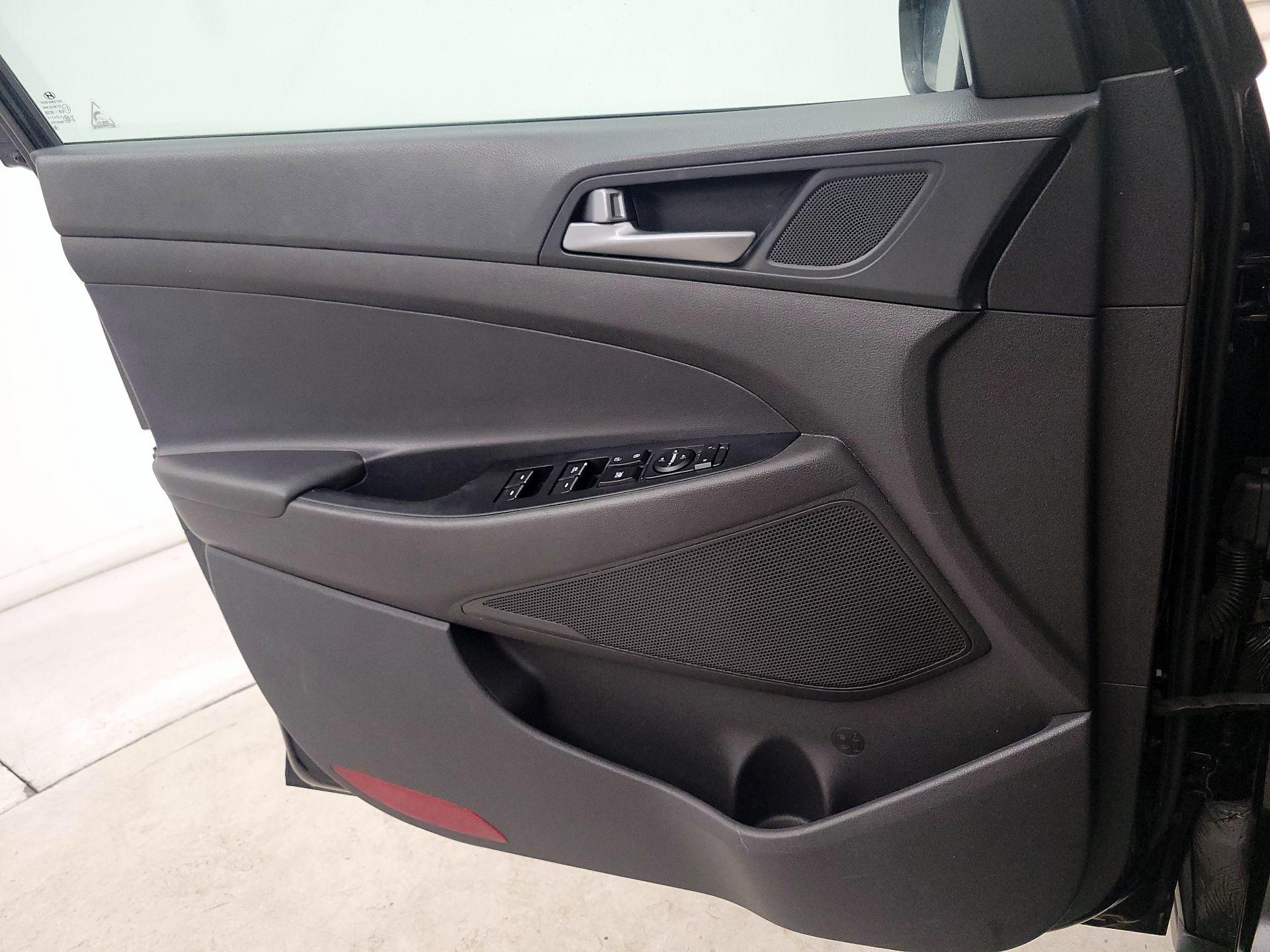 Thumbnail: 2016 Hyundai Tucson - 12