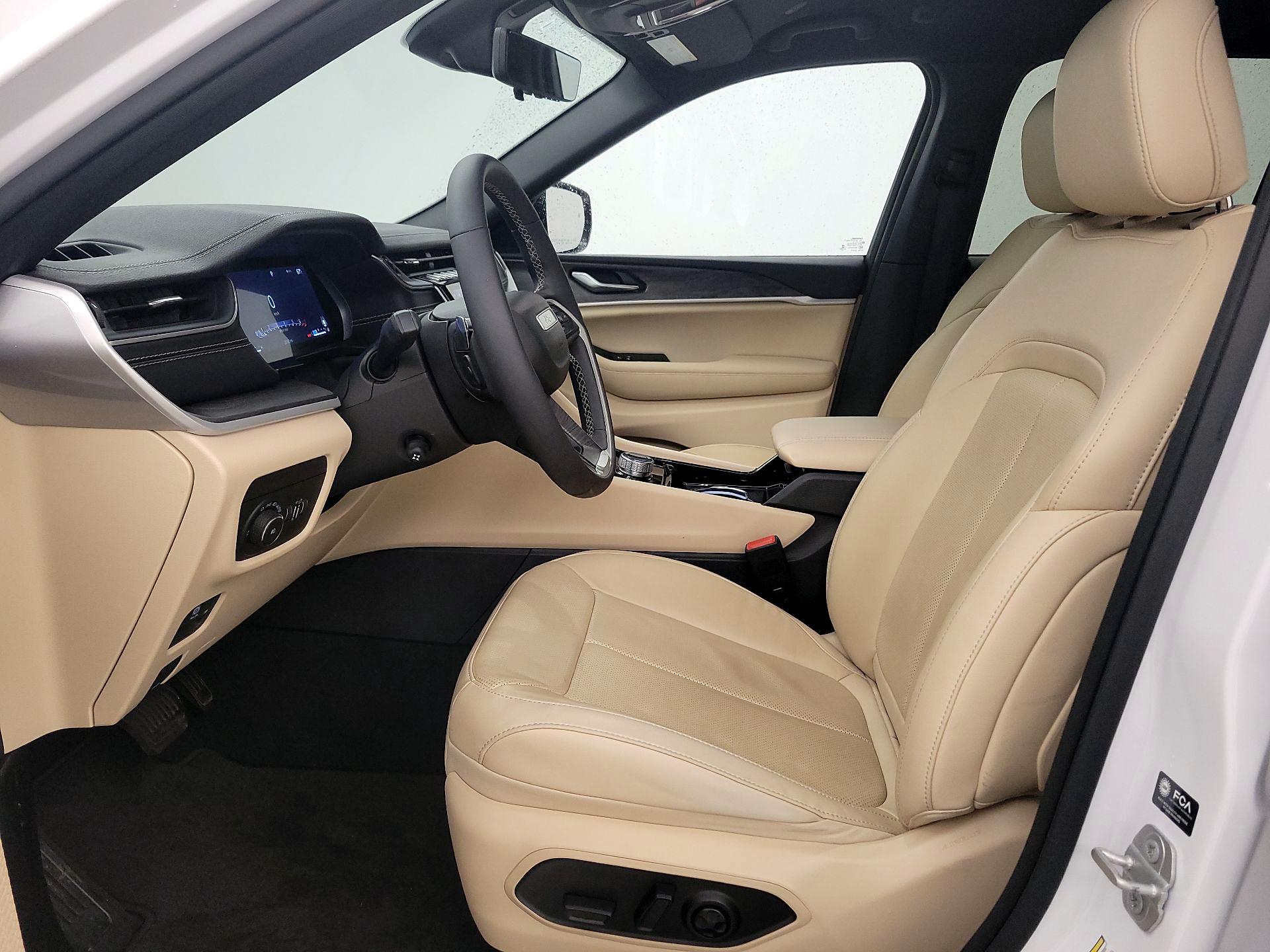 Thumbnail: 2023 Jeep Grand Cherokee - 11