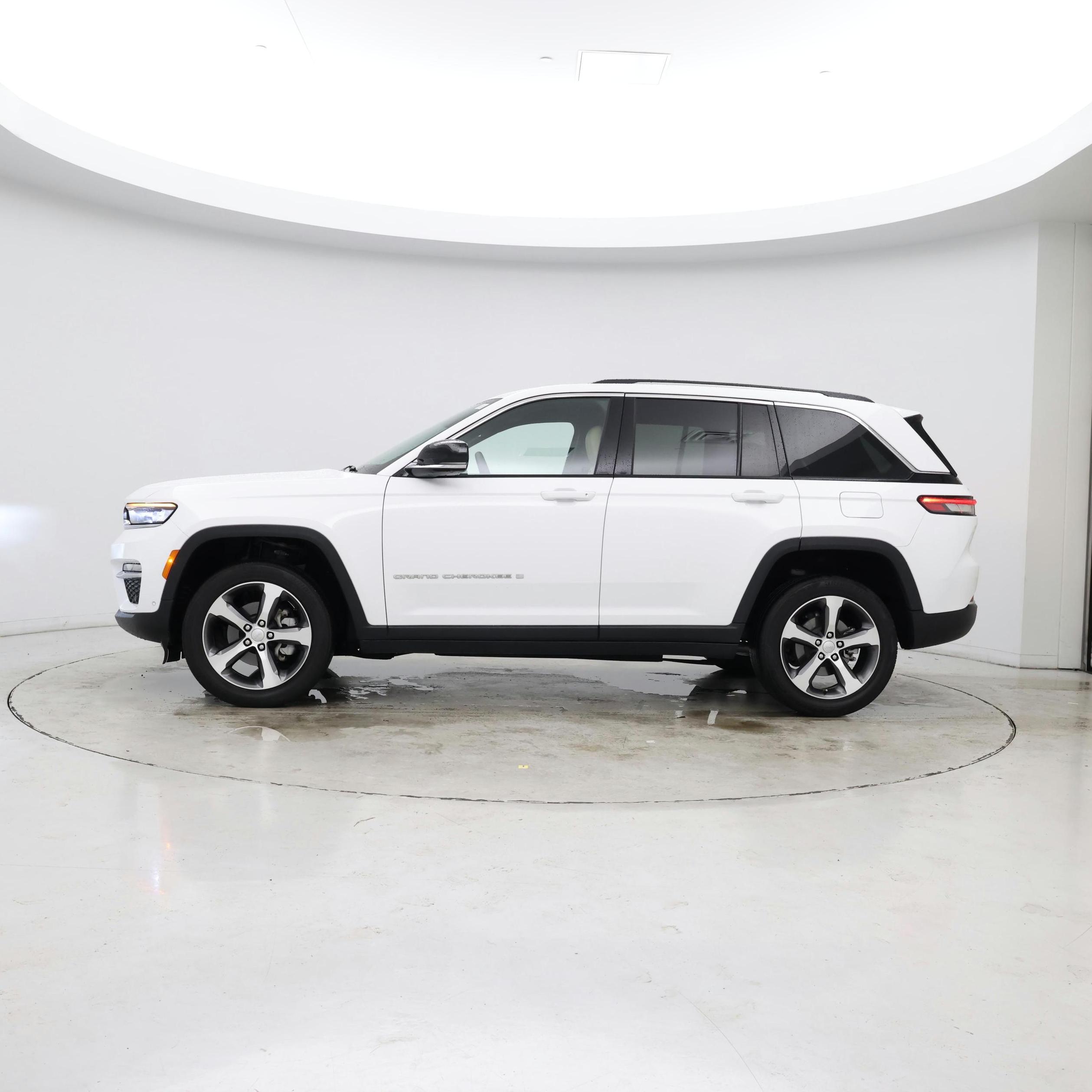 Thumbnail: 2023 Jeep Grand Cherokee - 3
