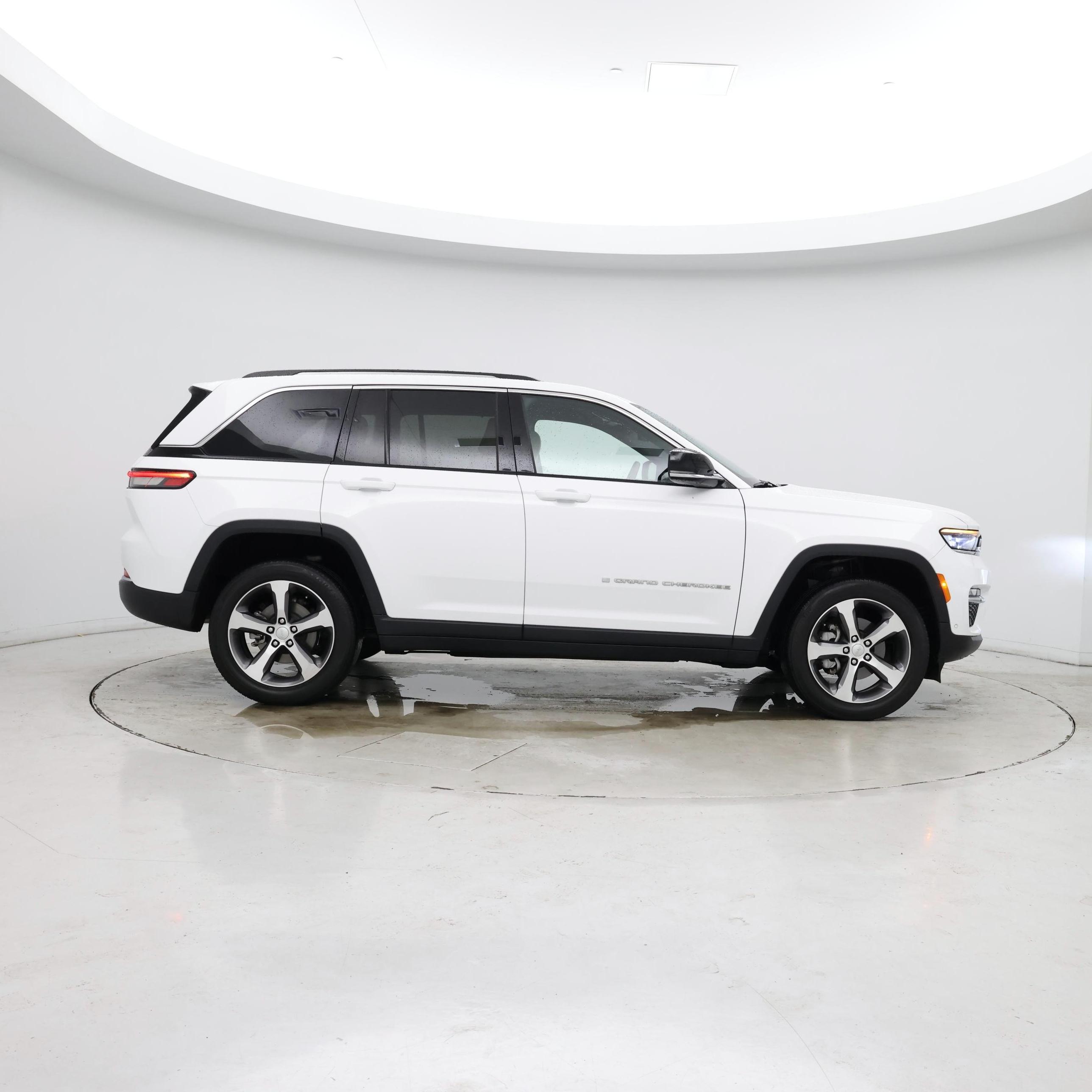 Thumbnail: 2023 Jeep Grand Cherokee - 7
