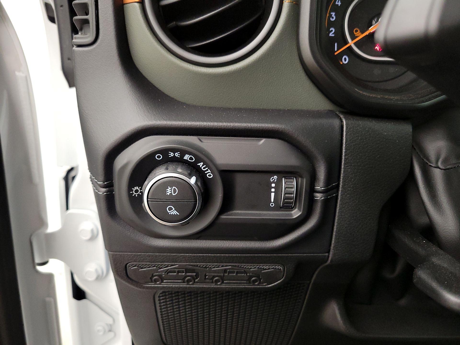Thumbnail: 2025 Jeep Gladiator - 13