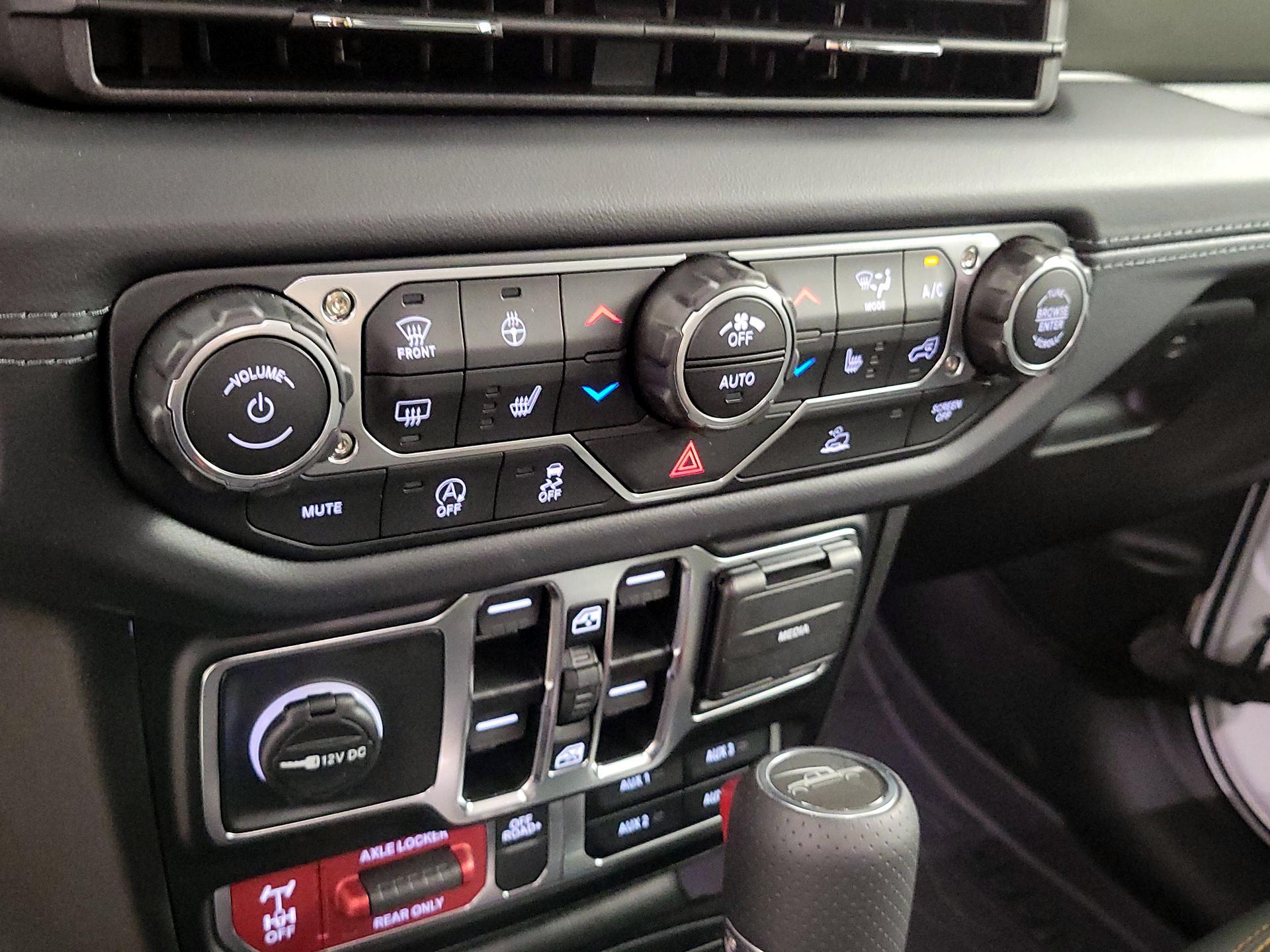 Thumbnail: 2025 Jeep Gladiator - 16