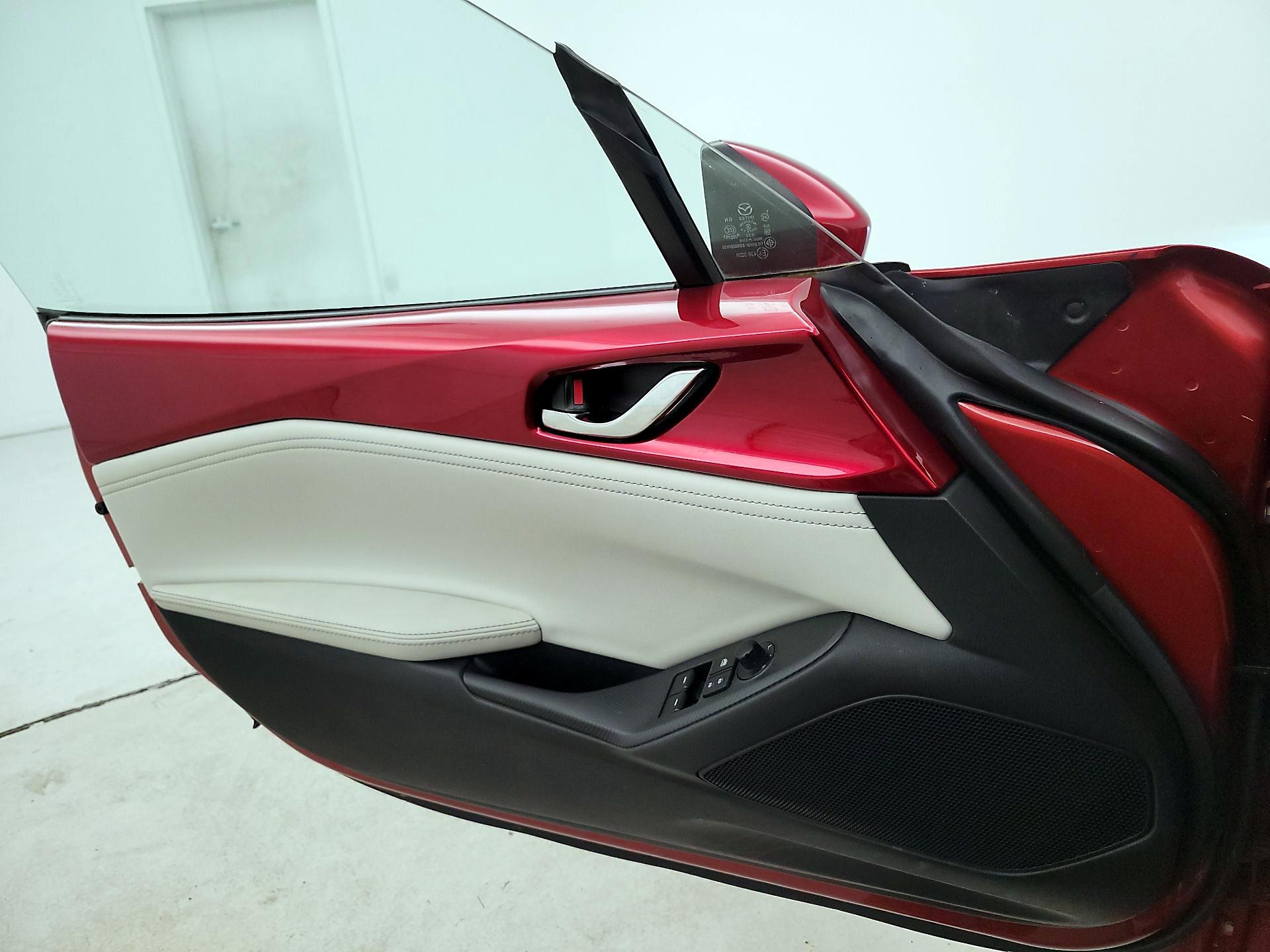Thumbnail: 2021 Mazda MX-5 Miata - 12