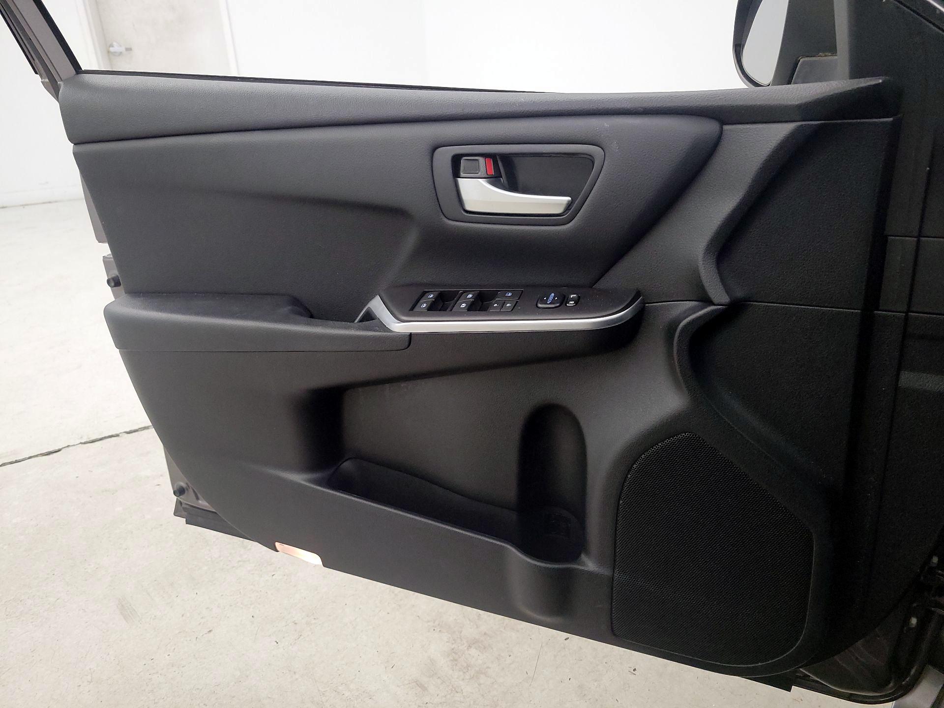Thumbnail: 2015 Toyota Camry - 12