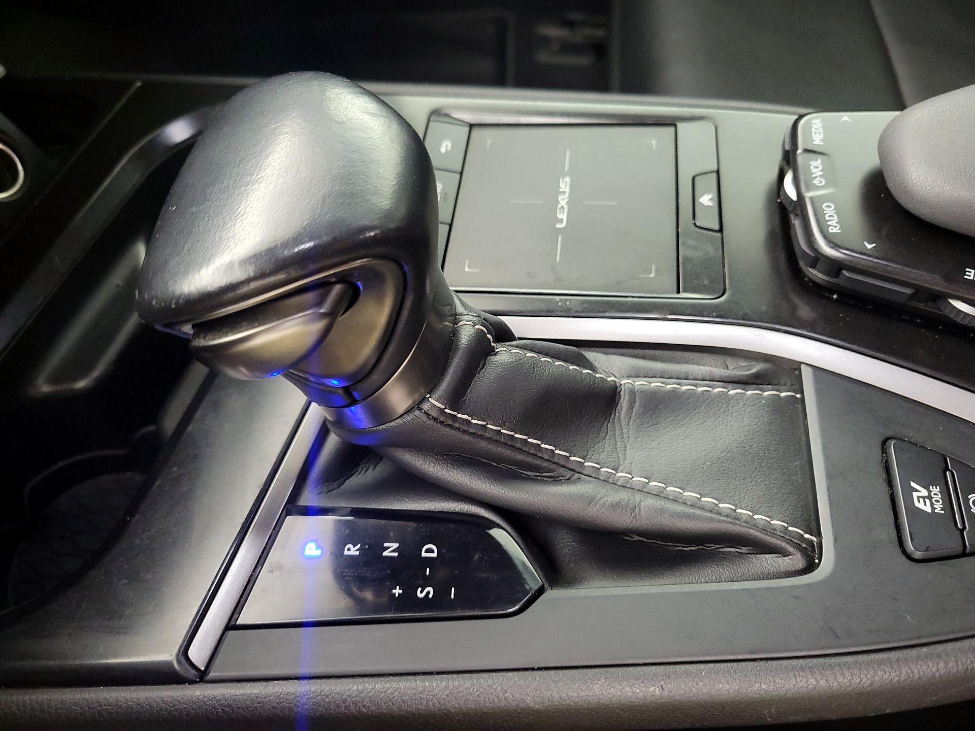 Thumbnail: 2019 Lexus UX - 17