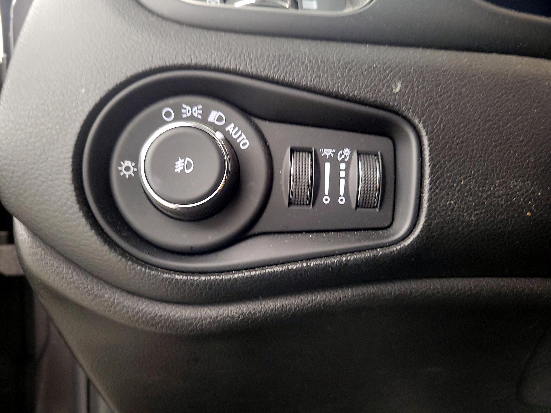 Thumbnail: 2021 Jeep Renegade - 13