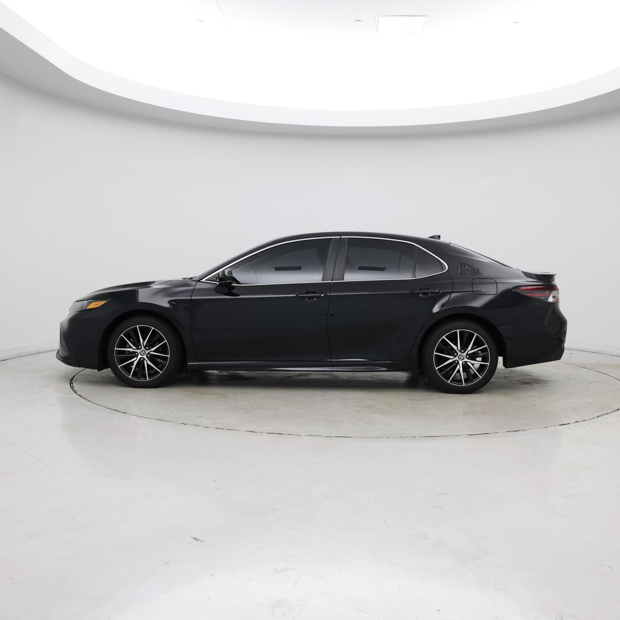 Thumbnail: 2021 Toyota Camry - 3