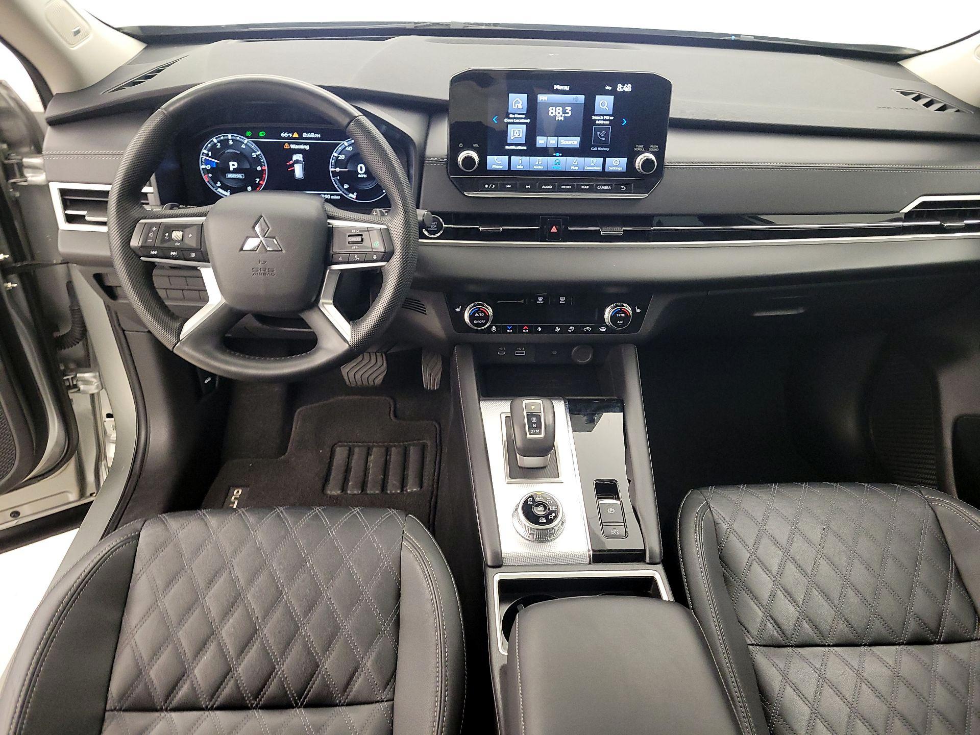 Thumbnail: 2023 Mitsubishi Outlander - 9
