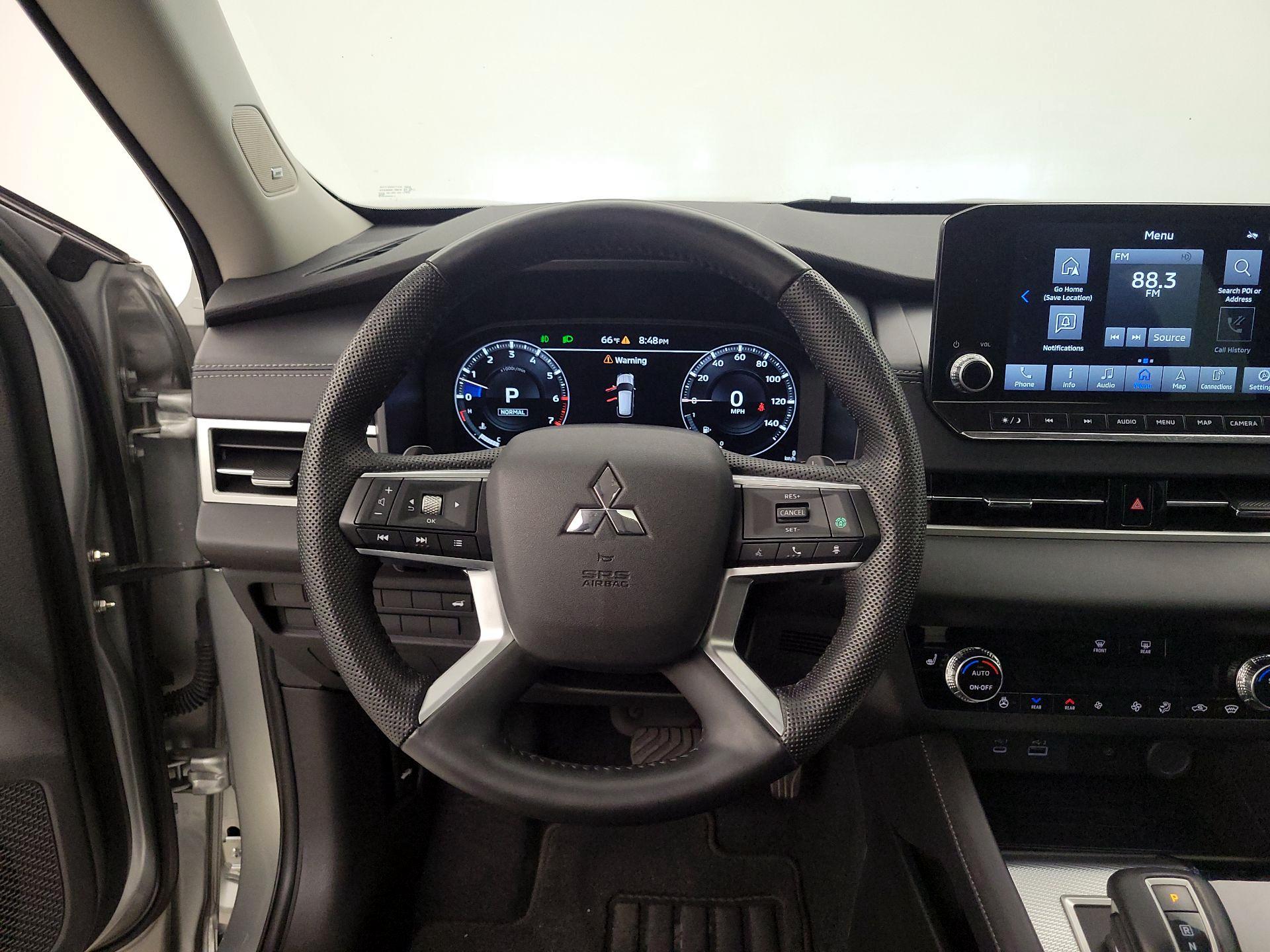 Thumbnail: 2023 Mitsubishi Outlander - 10