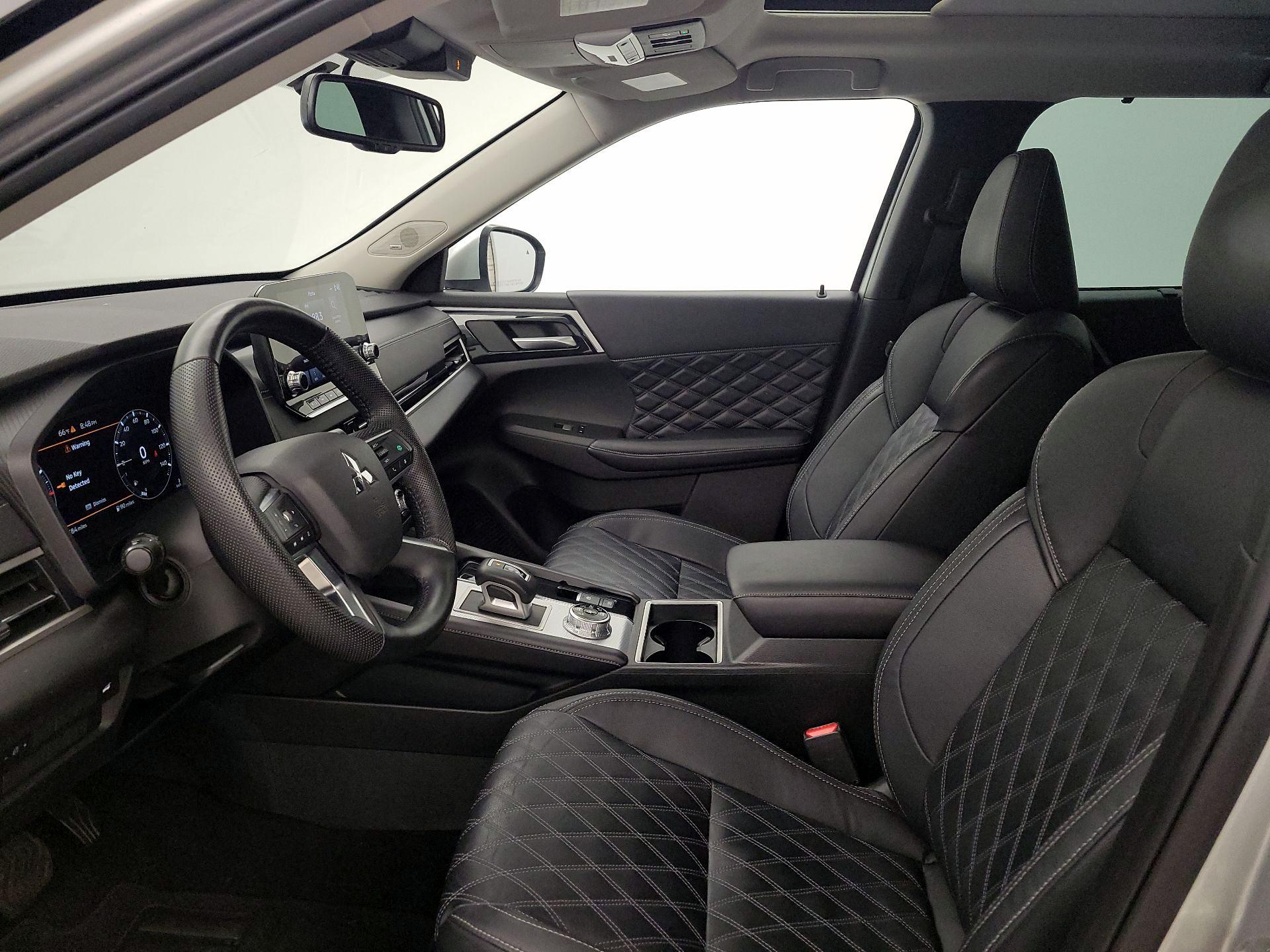 Thumbnail: 2023 Mitsubishi Outlander - 11