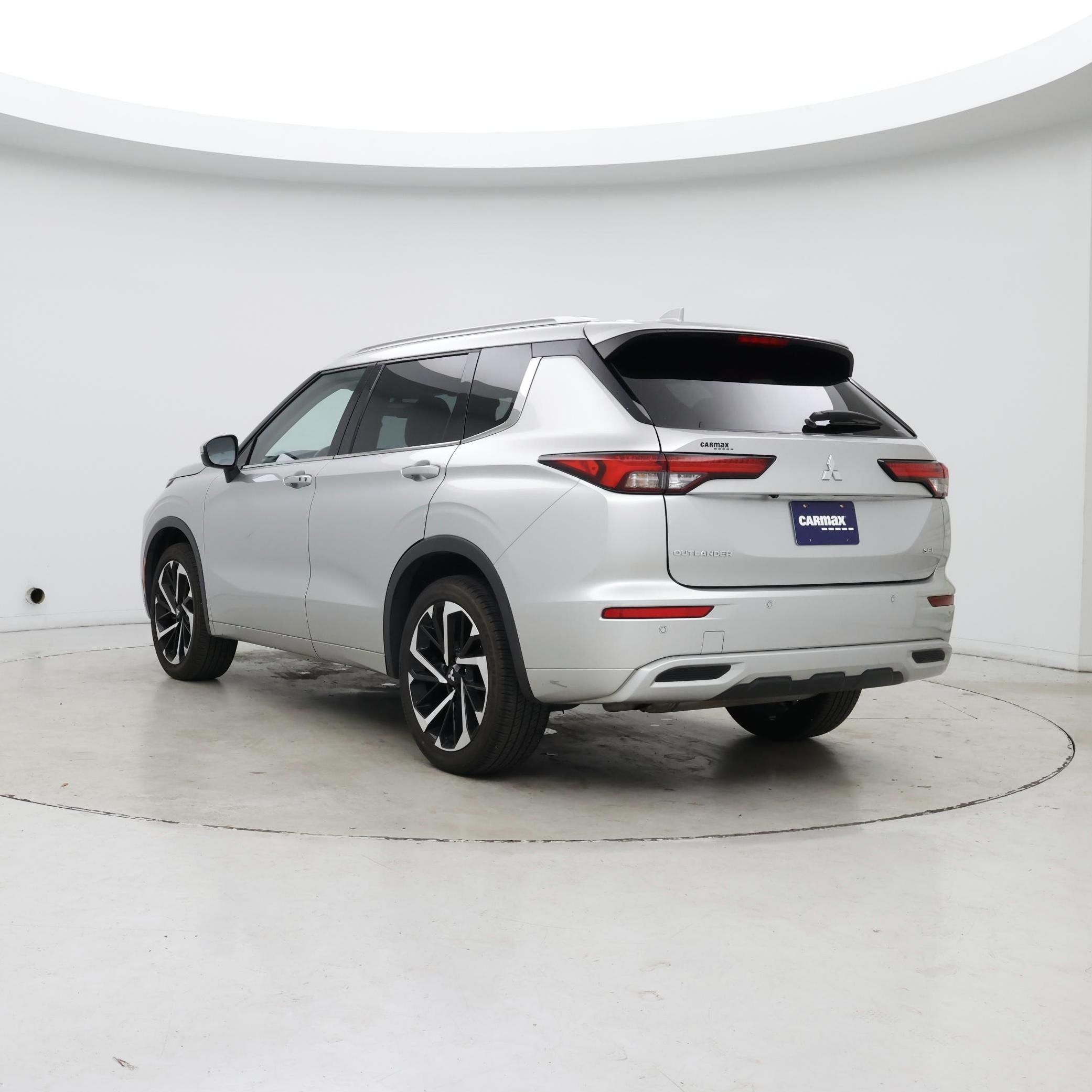 Thumbnail: 2023 Mitsubishi Outlander - 2