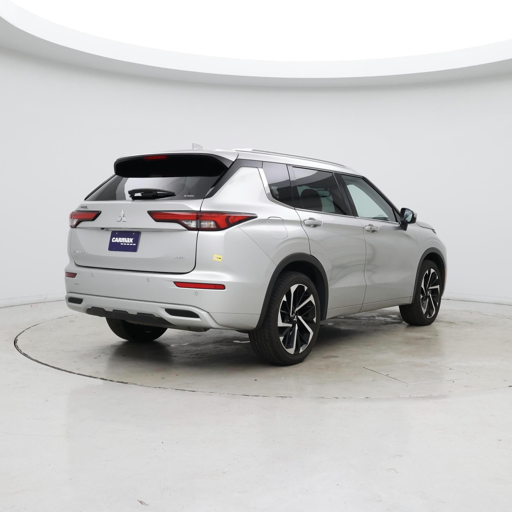 Thumbnail: 2023 Mitsubishi Outlander - 8