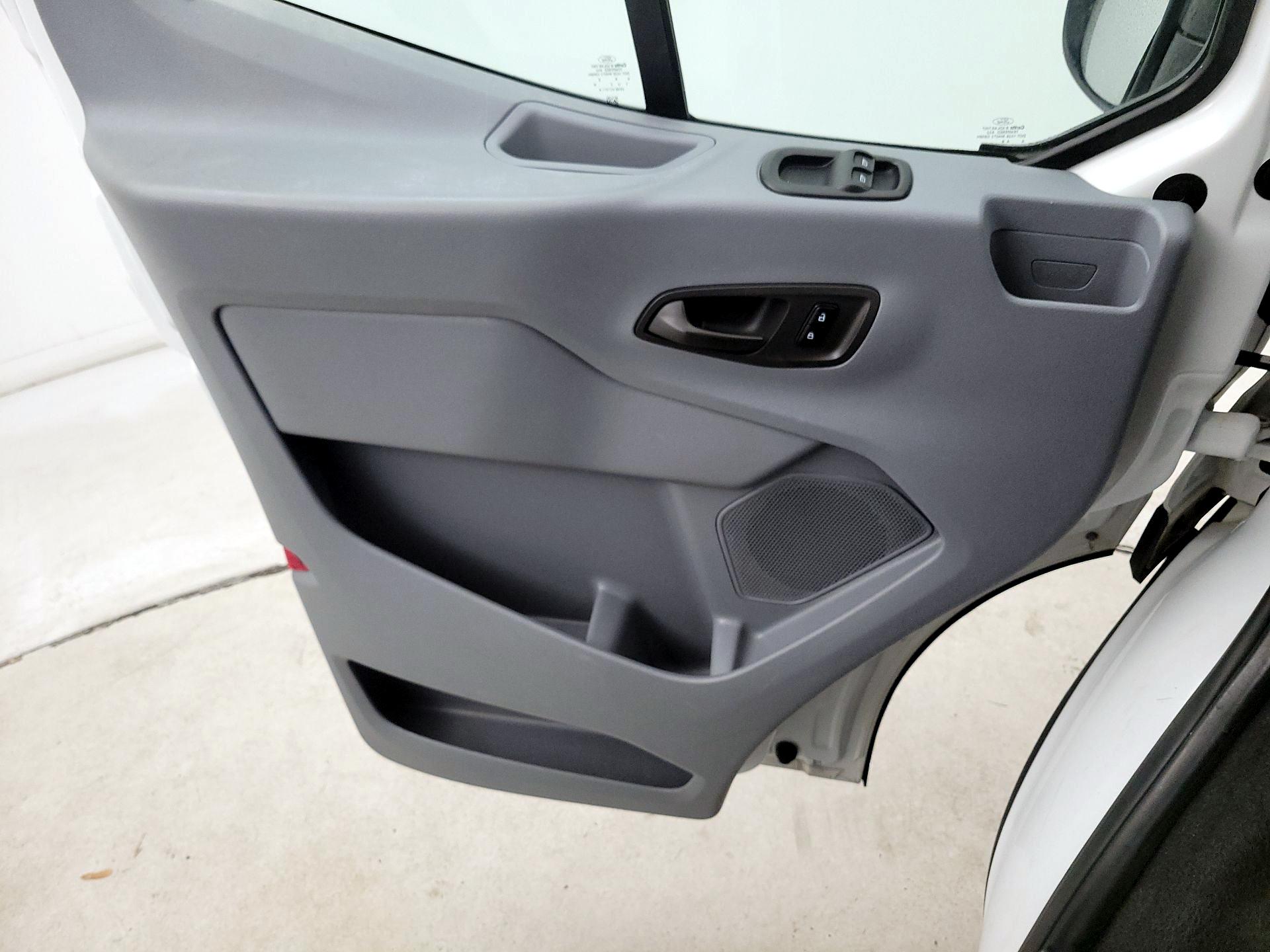 Thumbnail: 2017 Ford Transit Series - 12