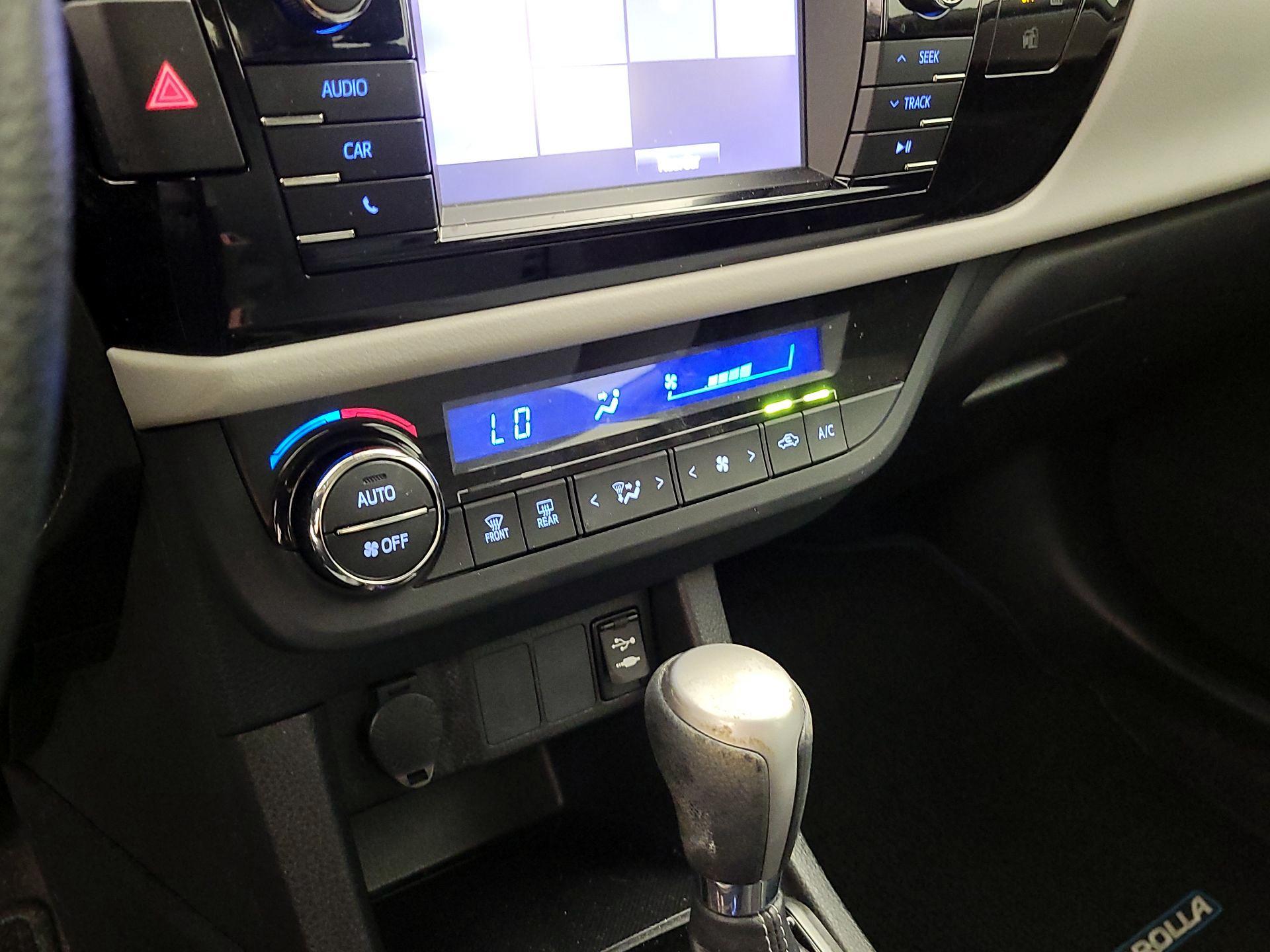 Thumbnail: 2016 Toyota Corolla - 16