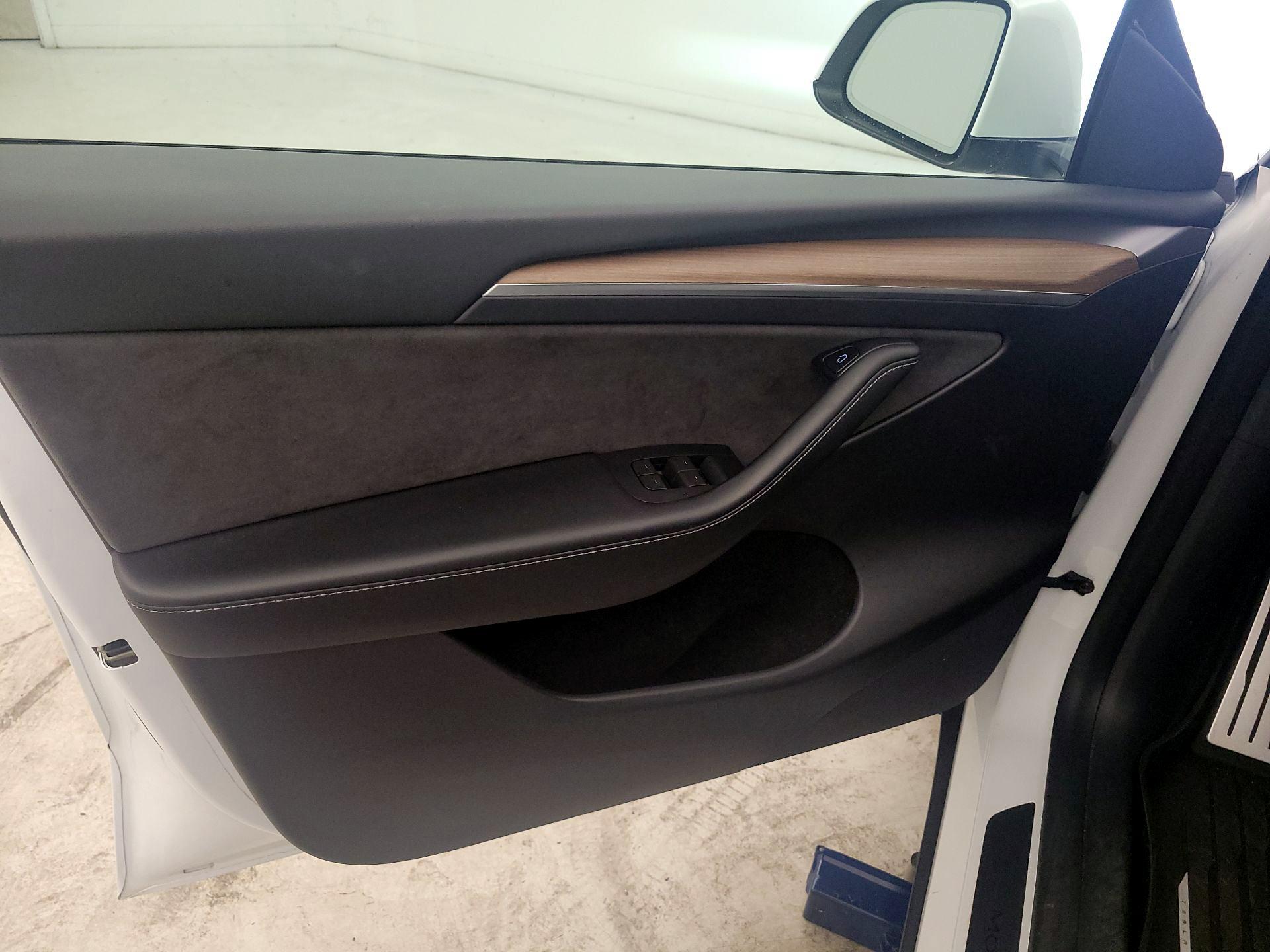 Thumbnail: 2023 Tesla Model Y - 12