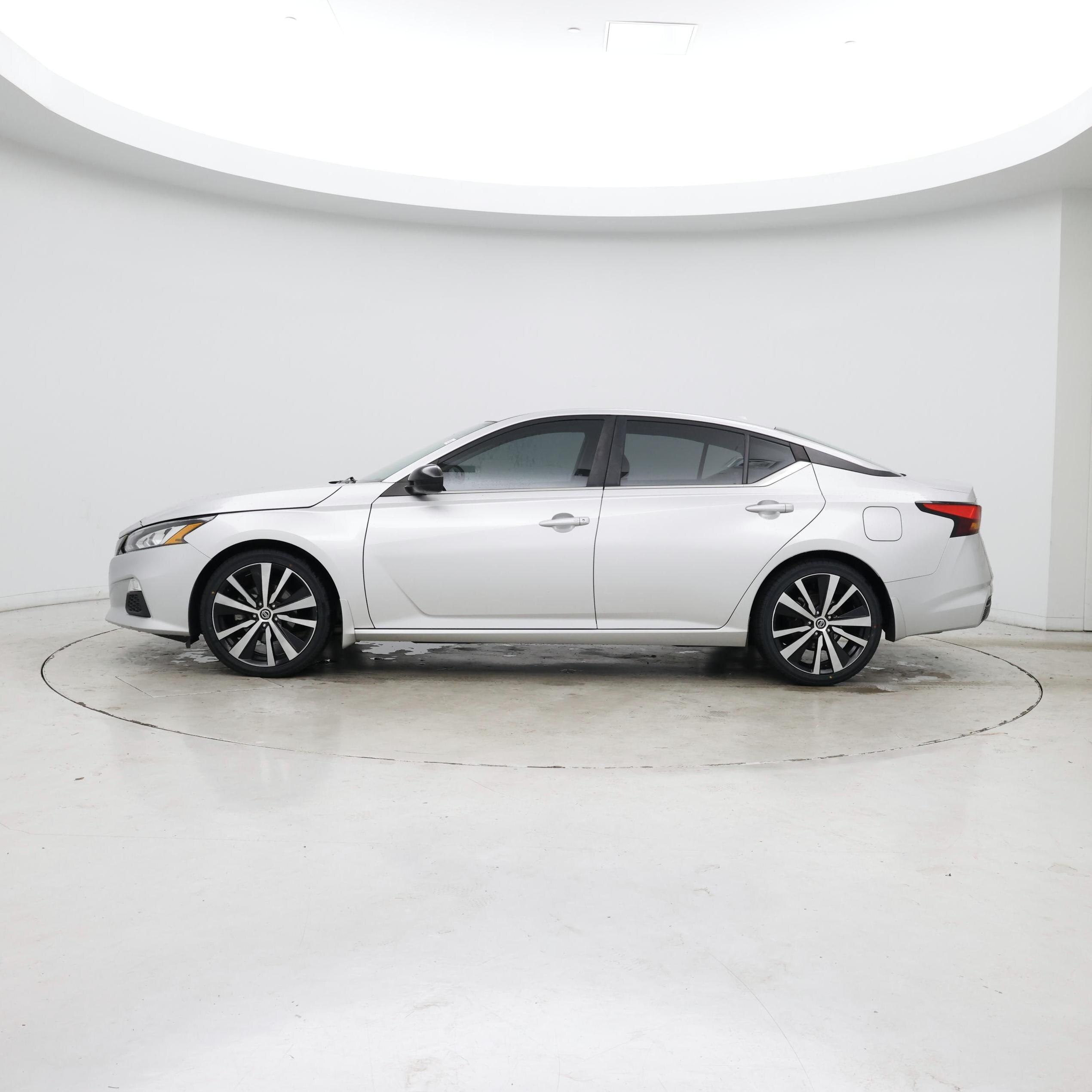 Thumbnail: 2020 Nissan Altima - 3
