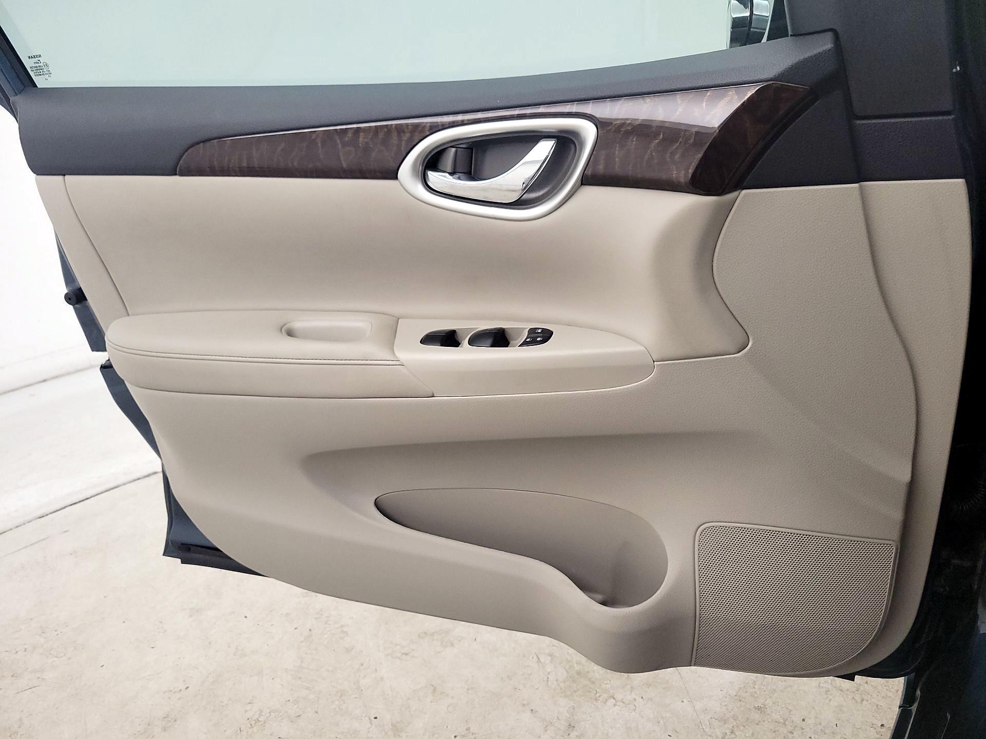 Thumbnail: 2015 Nissan Sentra - 12