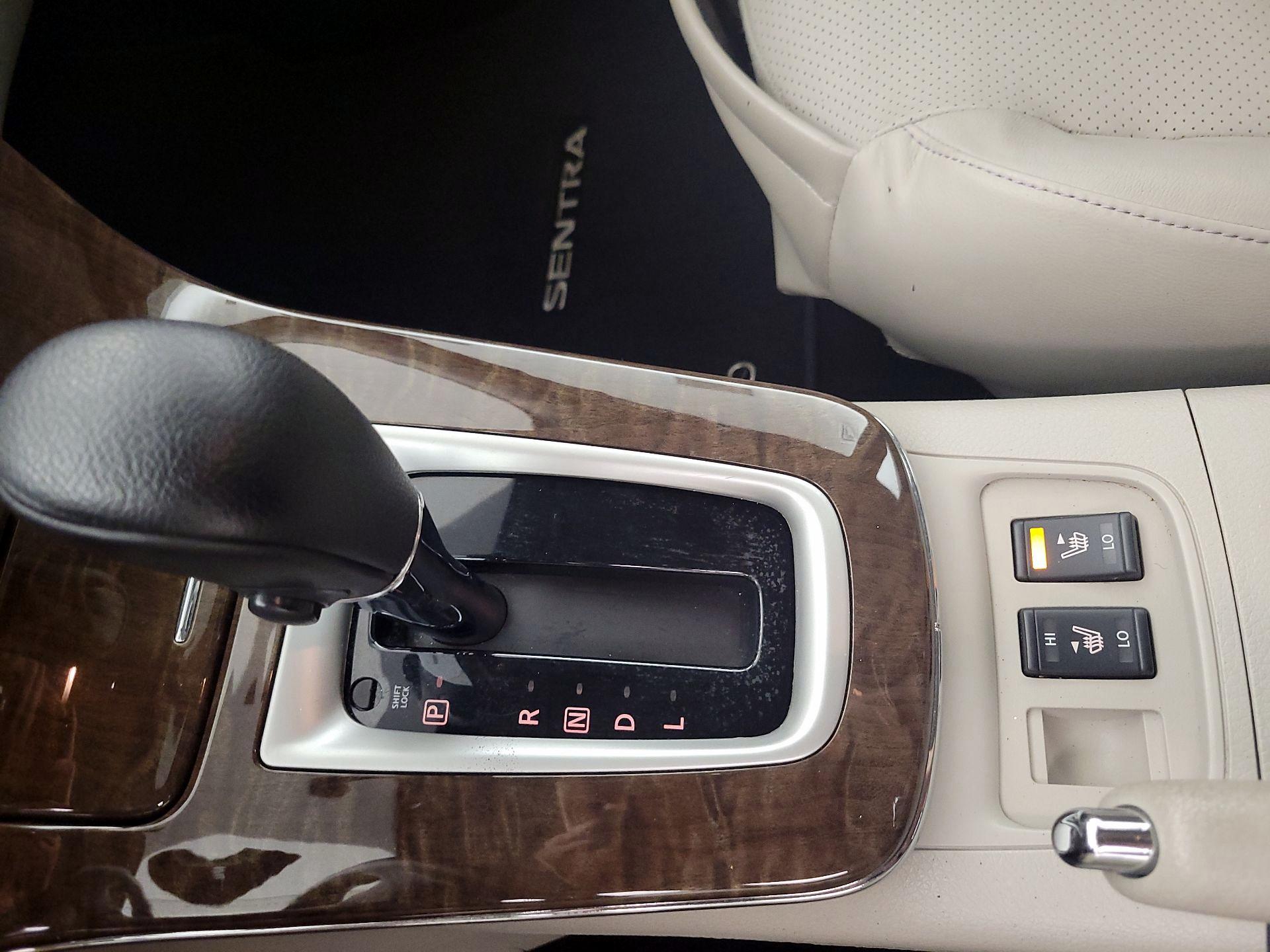 Thumbnail: 2015 Nissan Sentra - 17