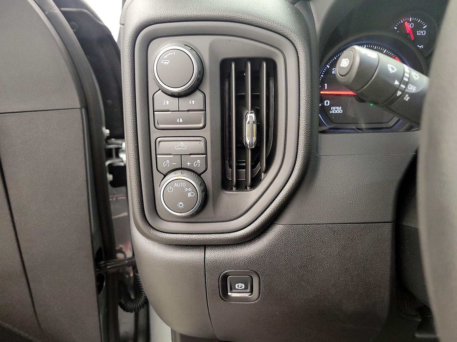 2026 Chevrolet Silverado 2500HD Custom - Photo 14