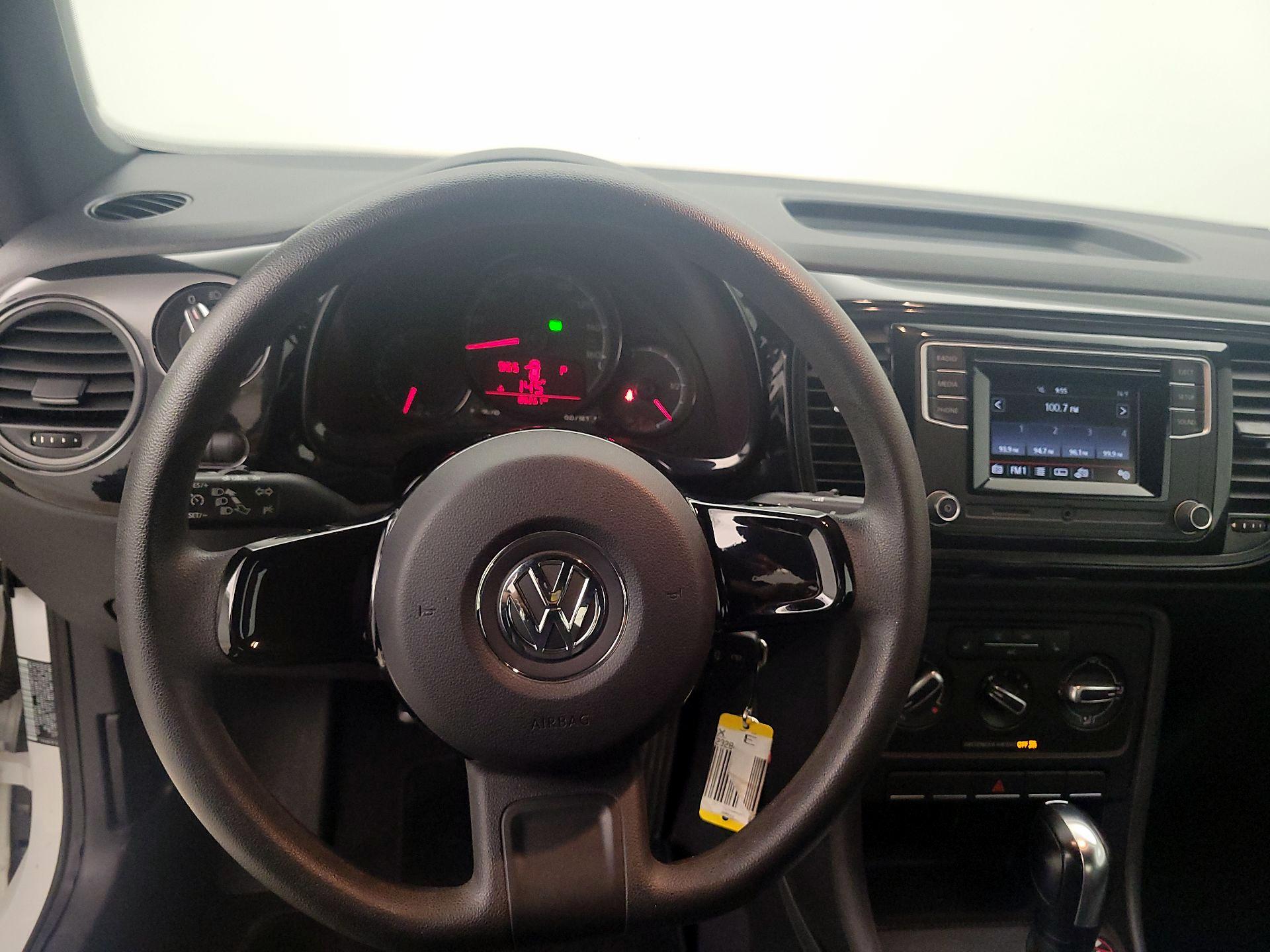 Thumbnail: 2017 Volkswagen Beetle - 10