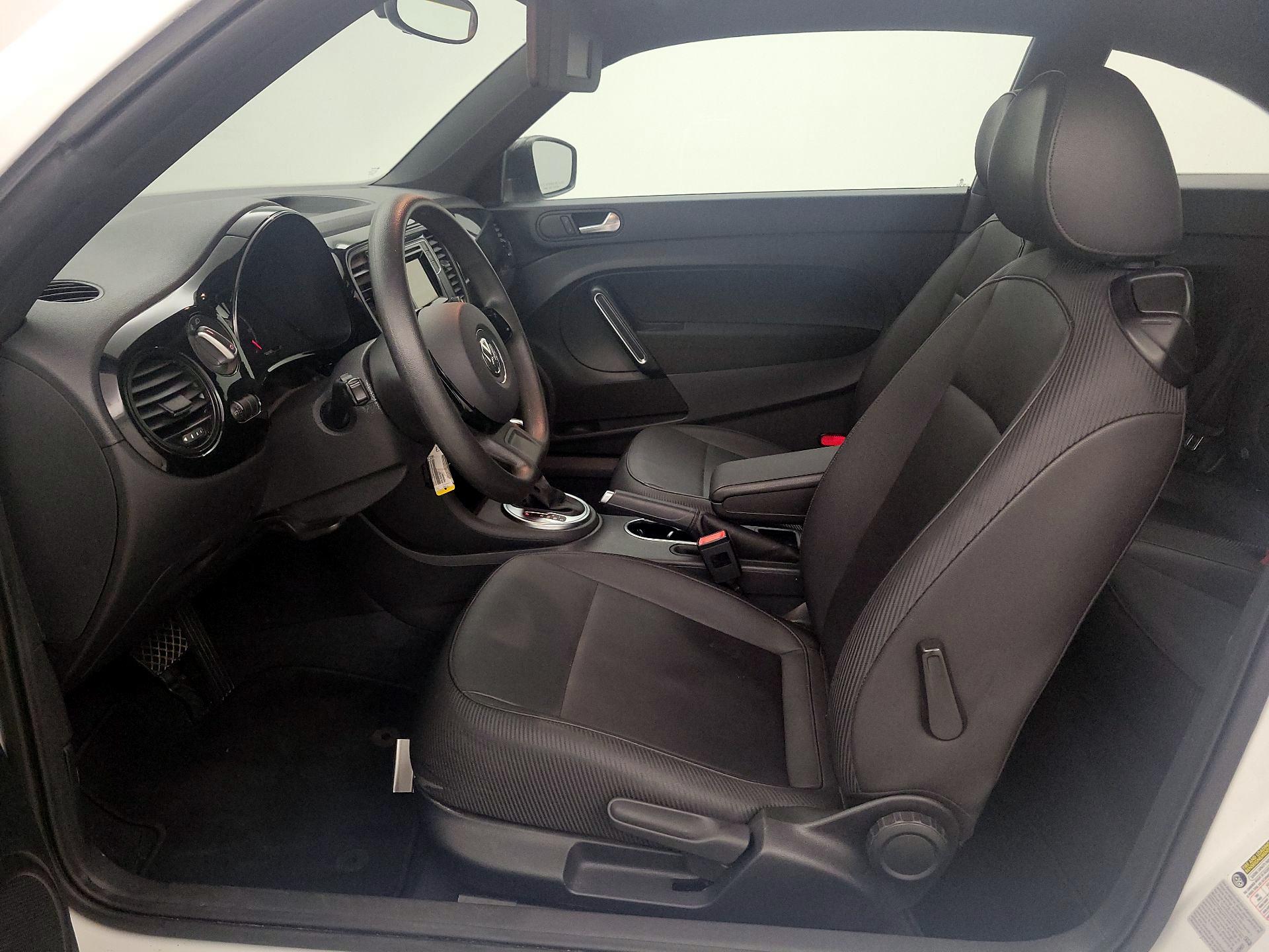 Thumbnail: 2017 Volkswagen Beetle - 11