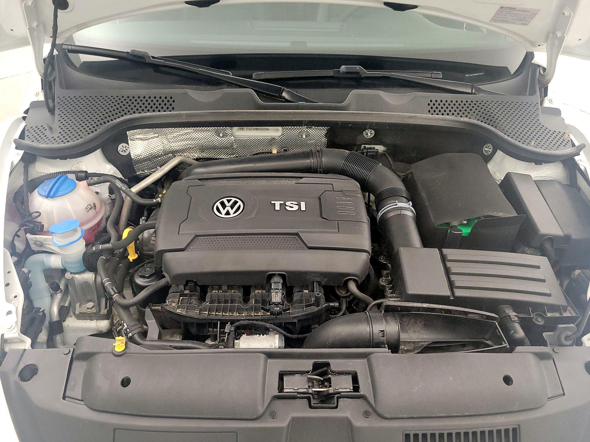 Thumbnail: 2017 Volkswagen Beetle - 20