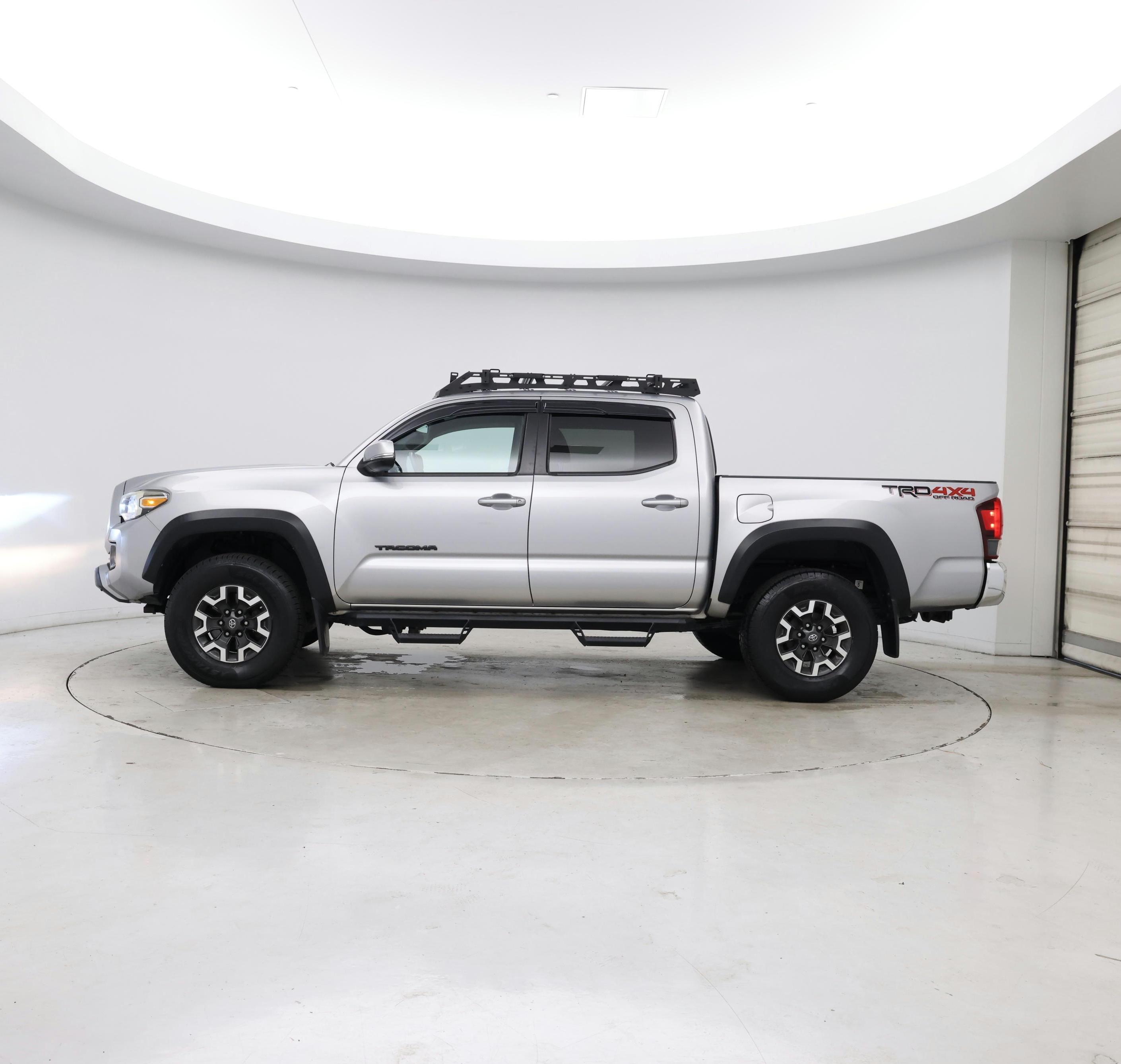 Thumbnail: 2018 Toyota Tacoma - 3