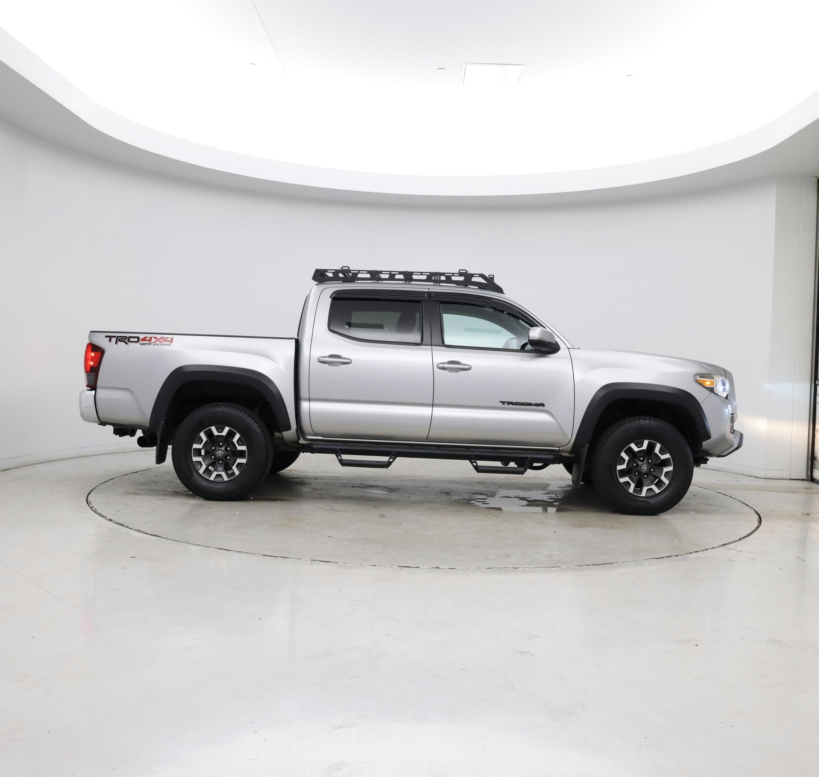 Thumbnail: 2018 Toyota Tacoma - 7