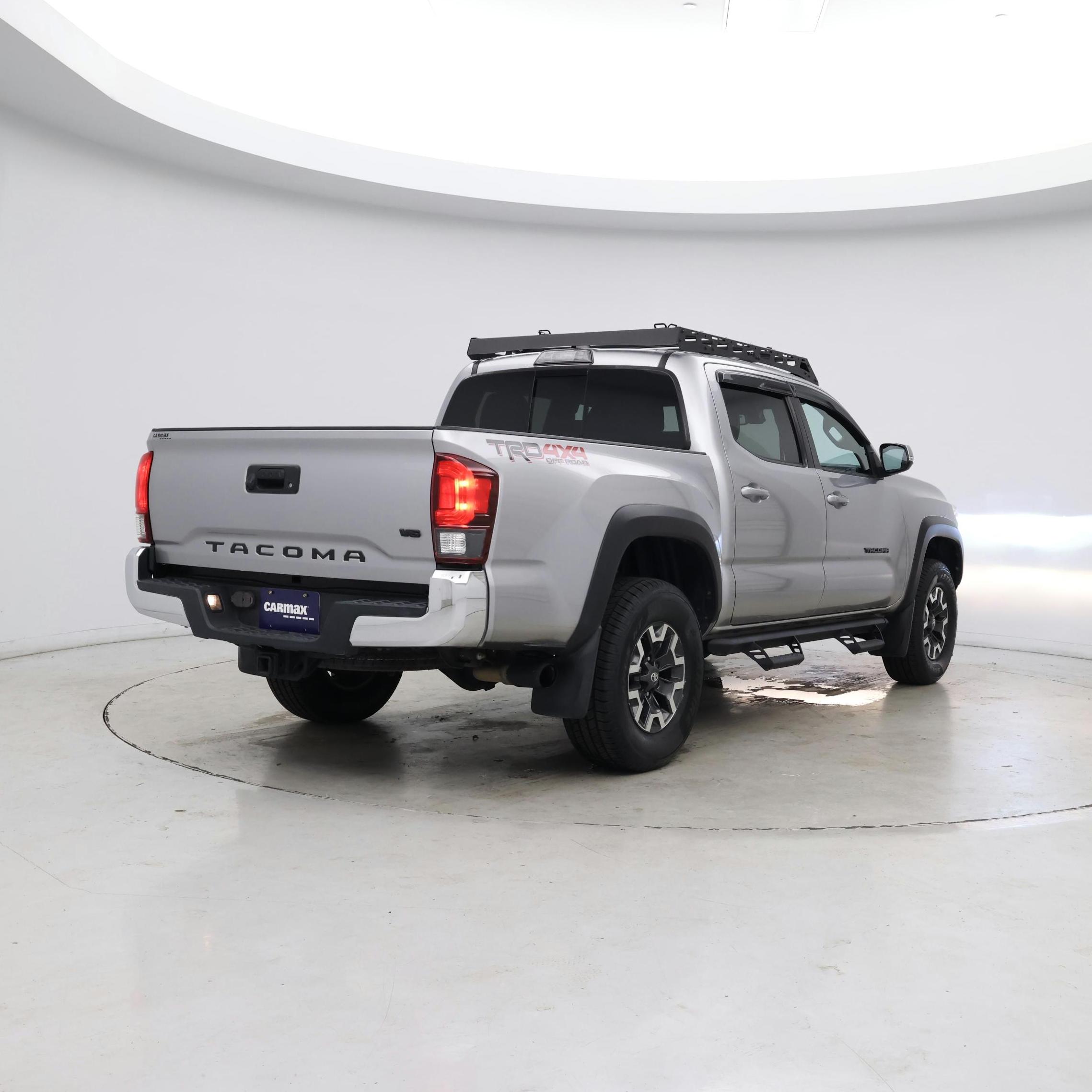Thumbnail: 2018 Toyota Tacoma - 8