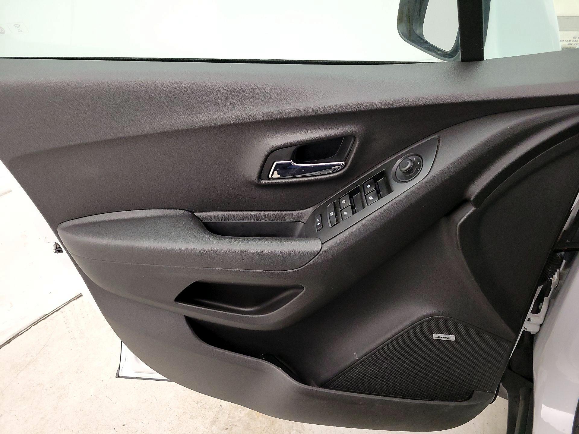 Thumbnail: 2016 Chevrolet Trax - 10