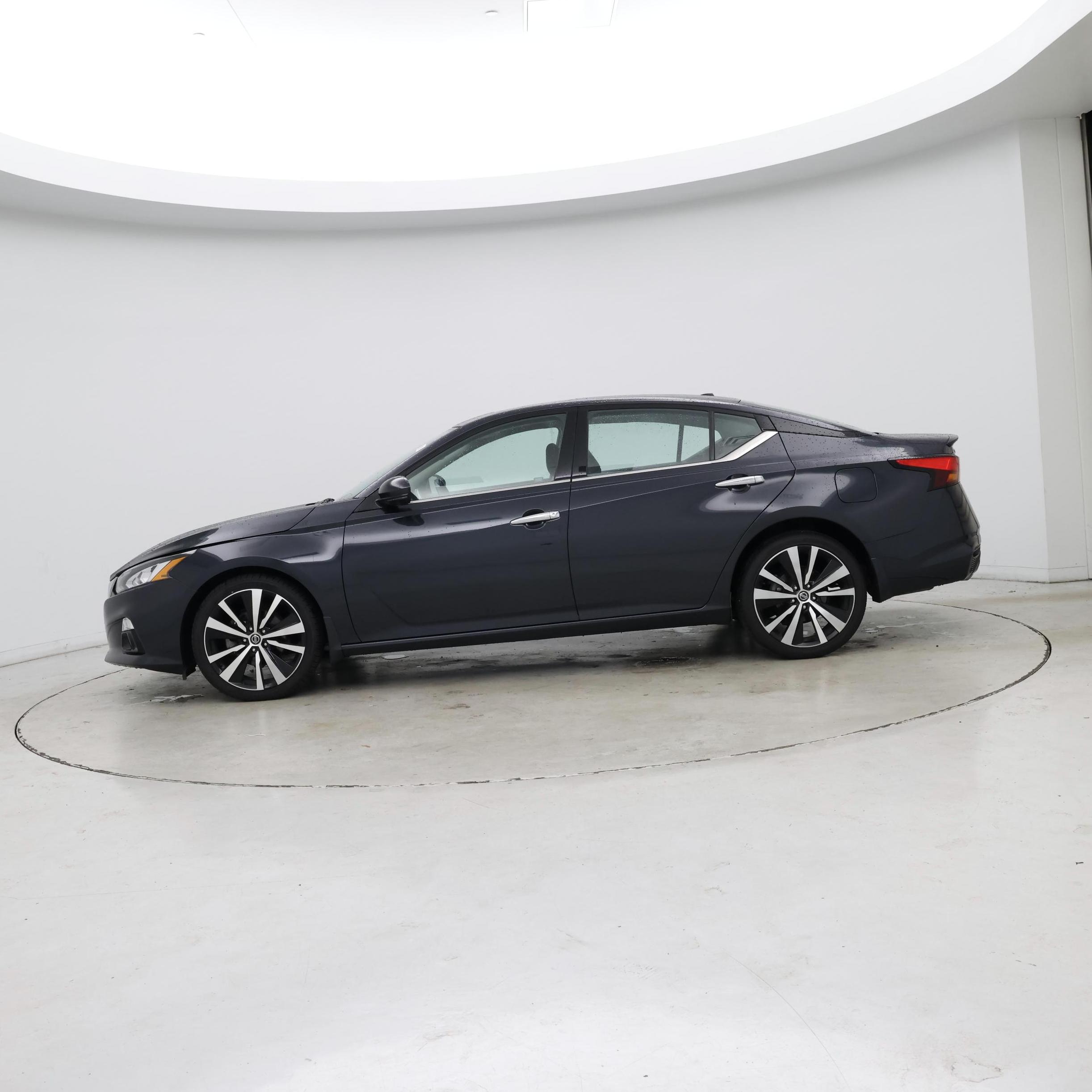 Thumbnail: 2020 Nissan Altima - 3
