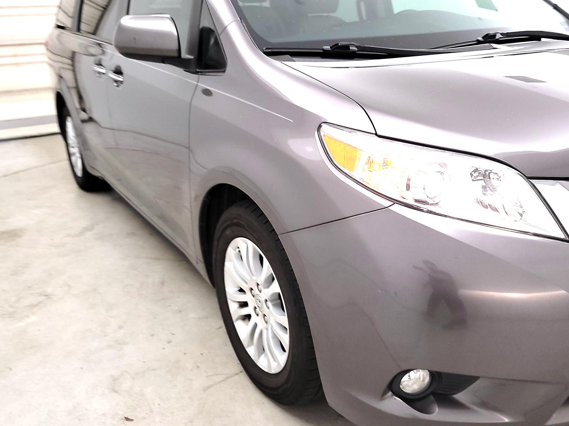 Thumbnail: 2017 Toyota Sienna - 1