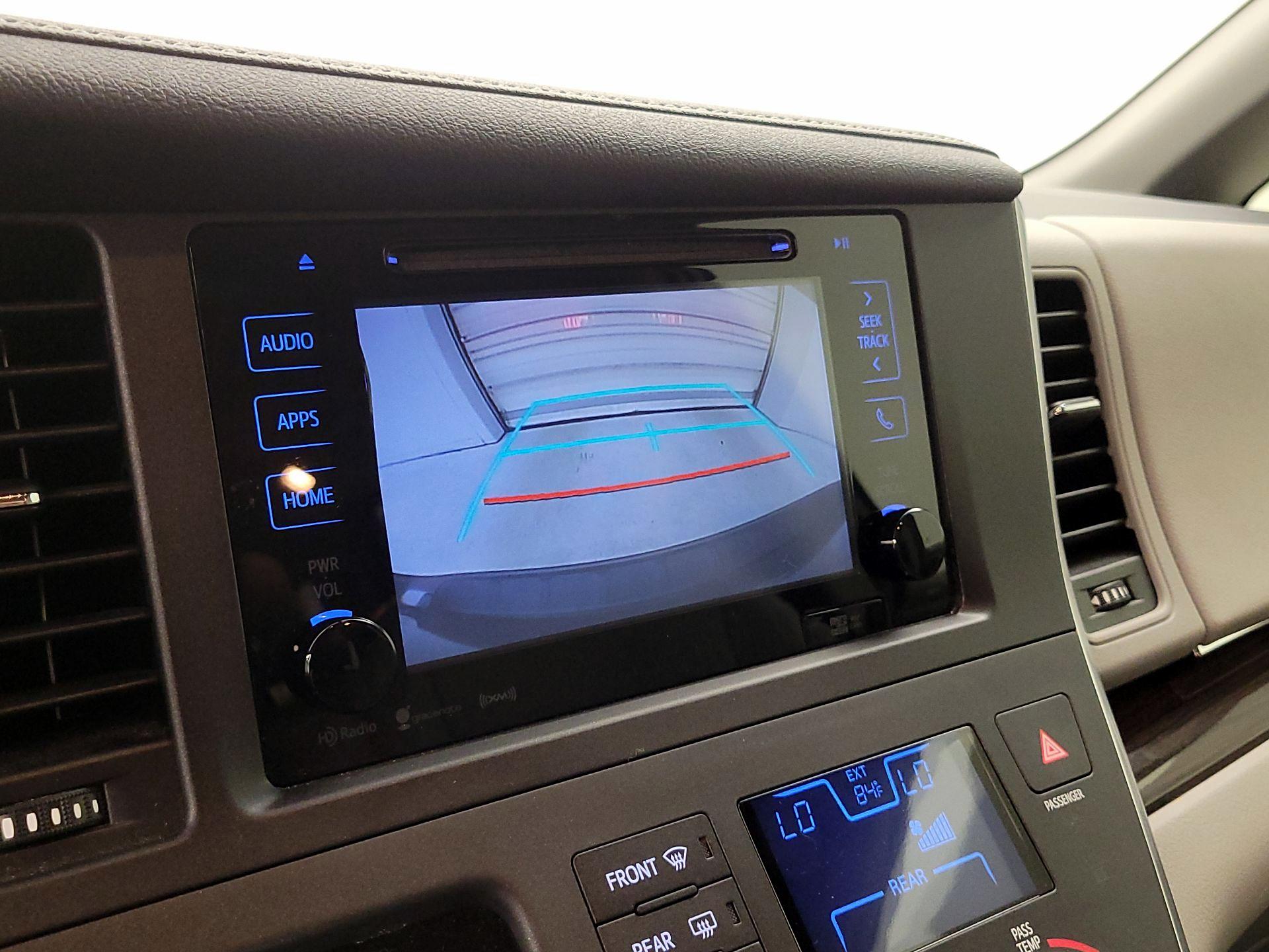 Thumbnail: 2017 Toyota Sienna - 12