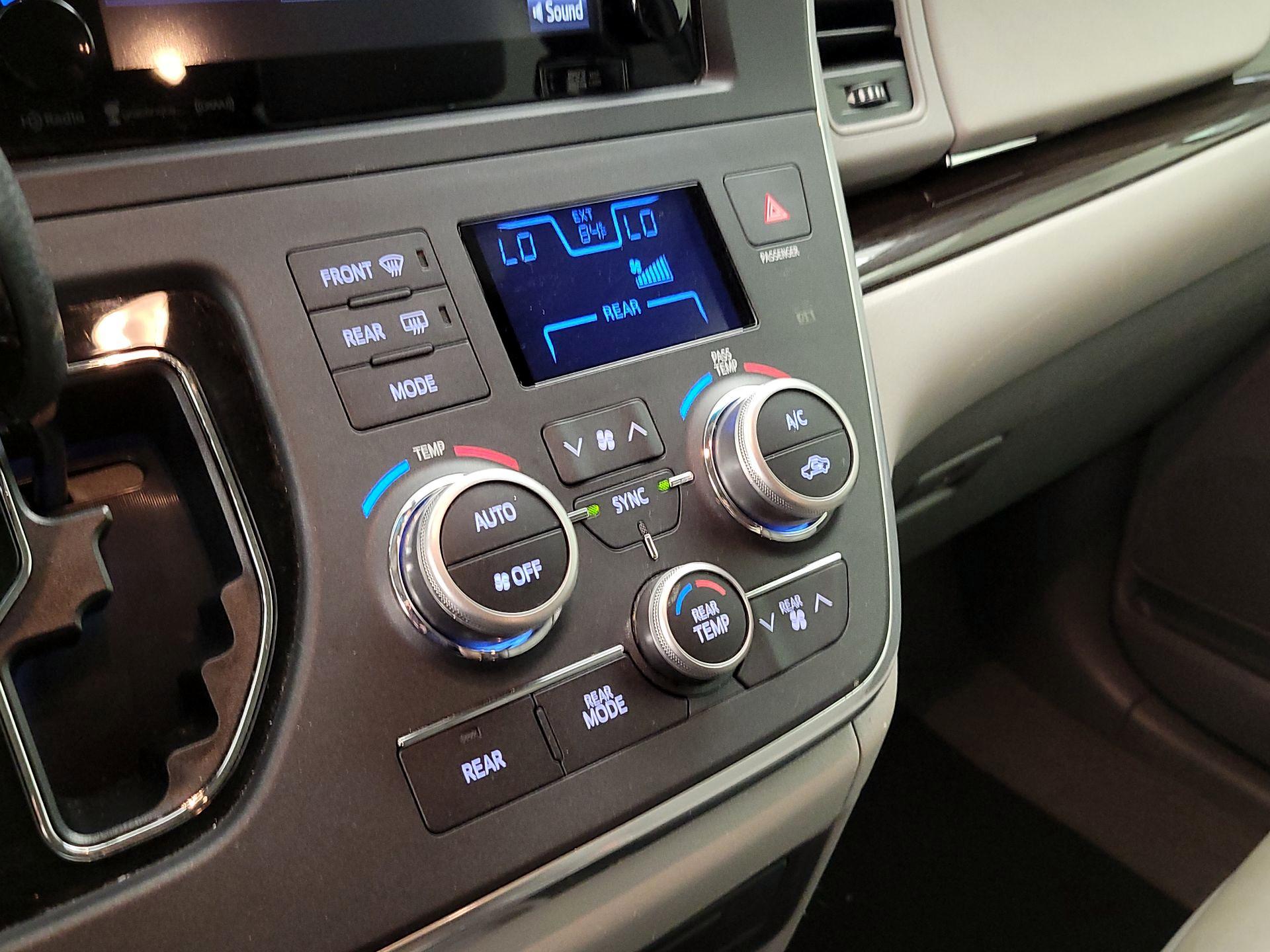 Thumbnail: 2017 Toyota Sienna - 14