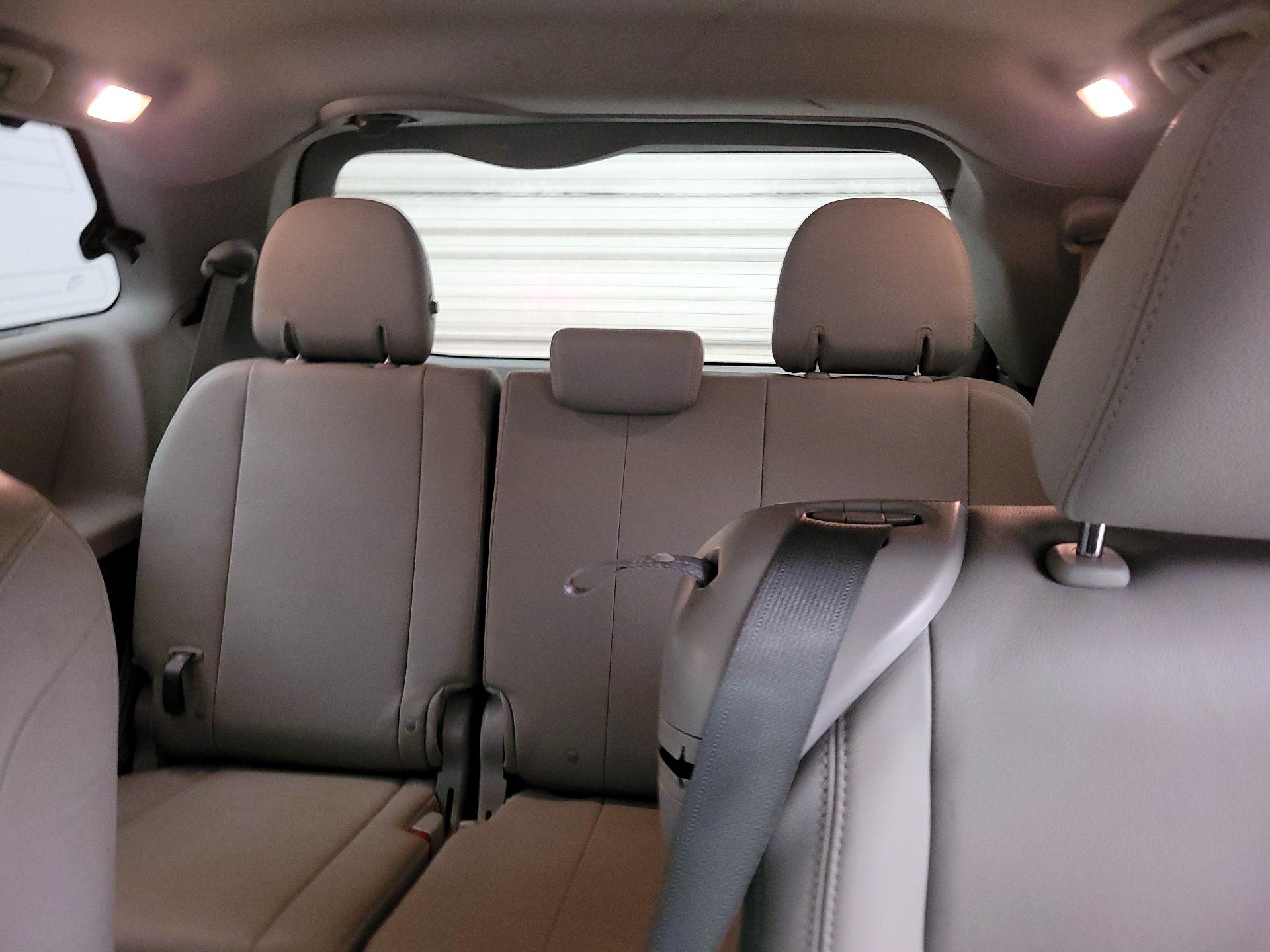 Thumbnail: 2017 Toyota Sienna - 19