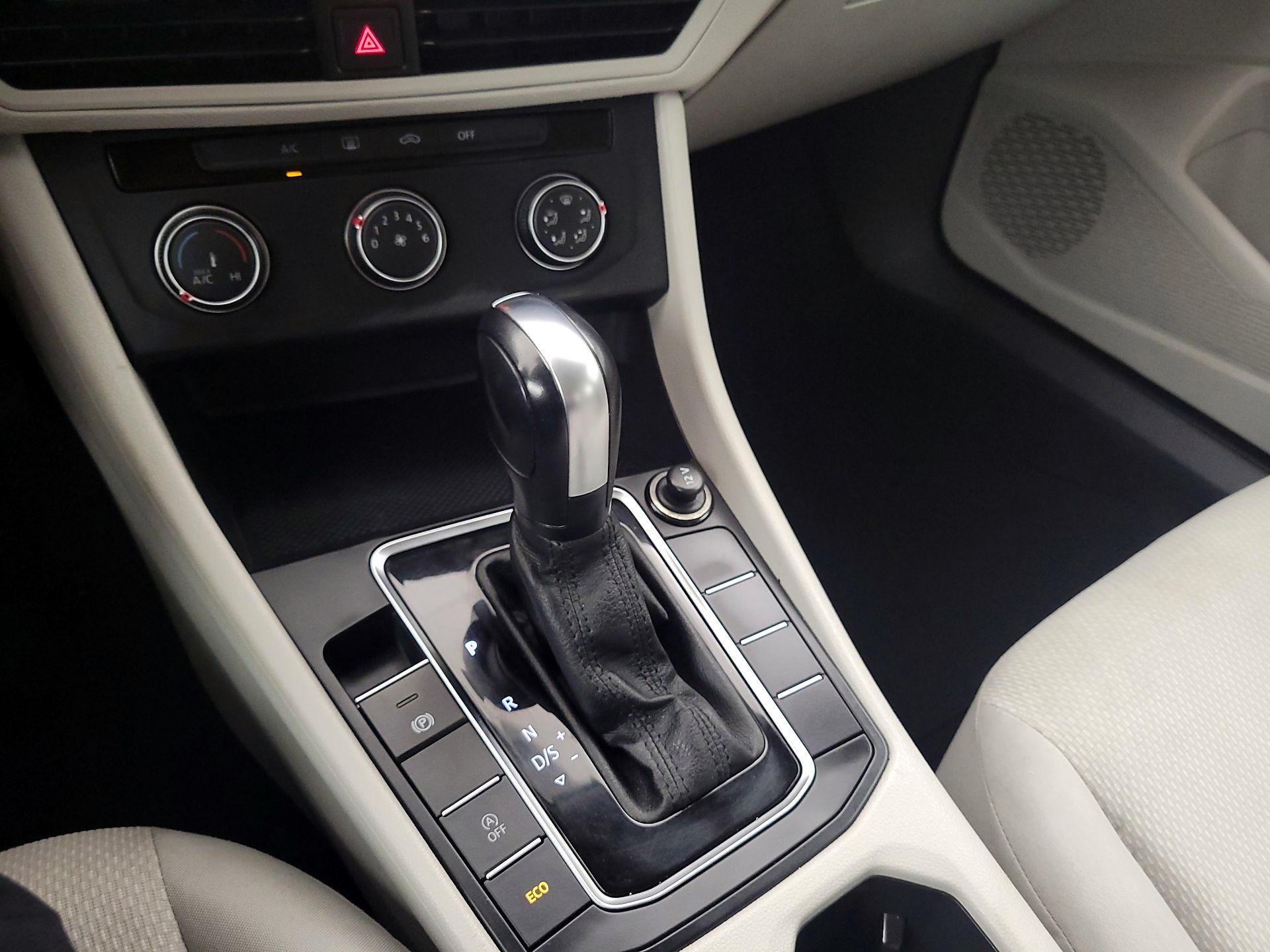 Thumbnail: 2019 Volkswagen Jetta - 17