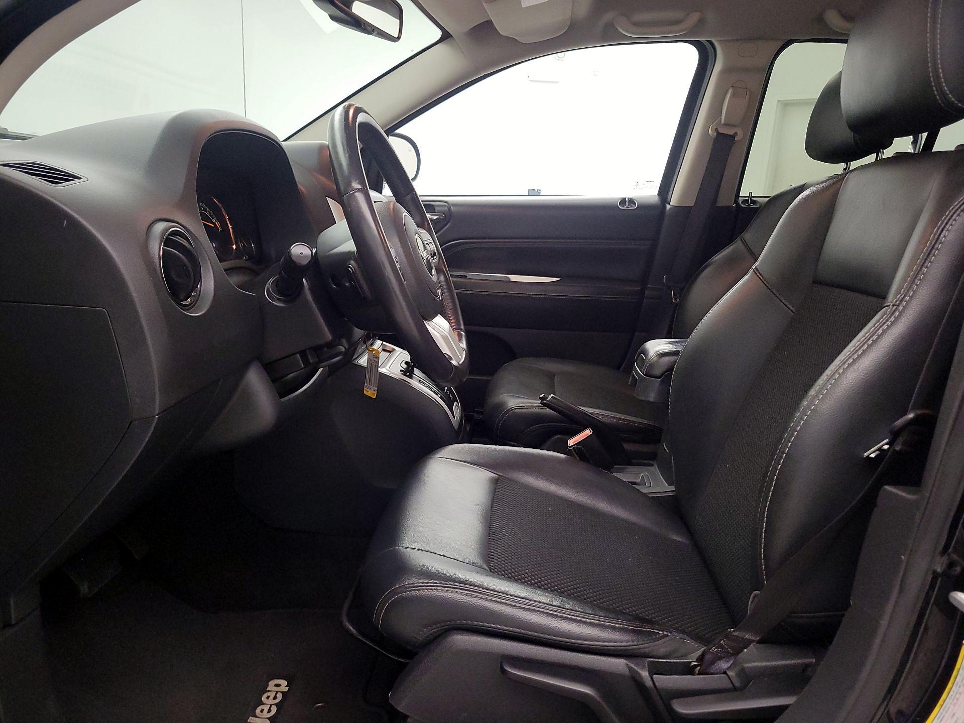 Thumbnail: 2016 Jeep Compass - 11