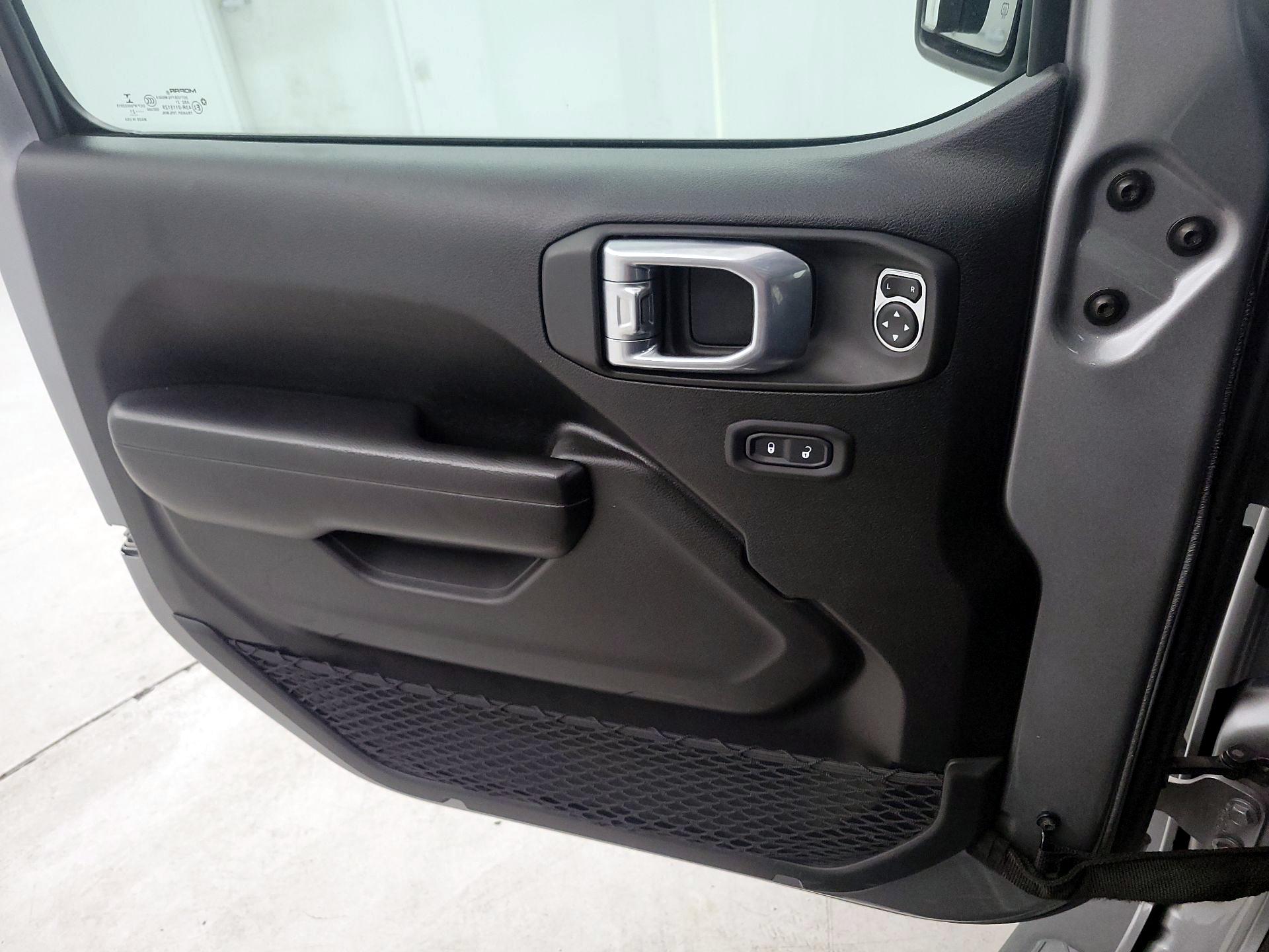 Thumbnail: 2021 Jeep Wrangler - 10