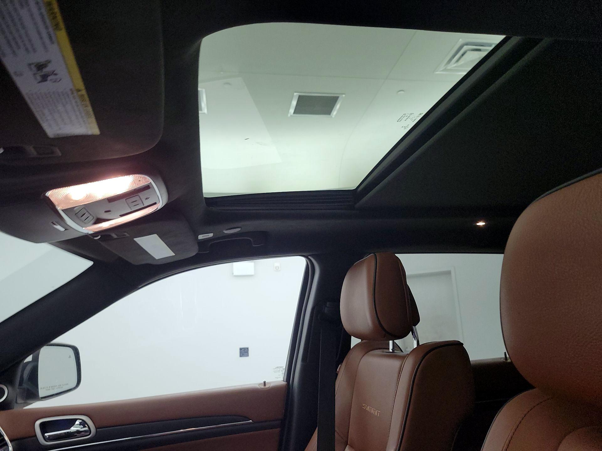 Thumbnail: 2020 Jeep Grand Cherokee - 19